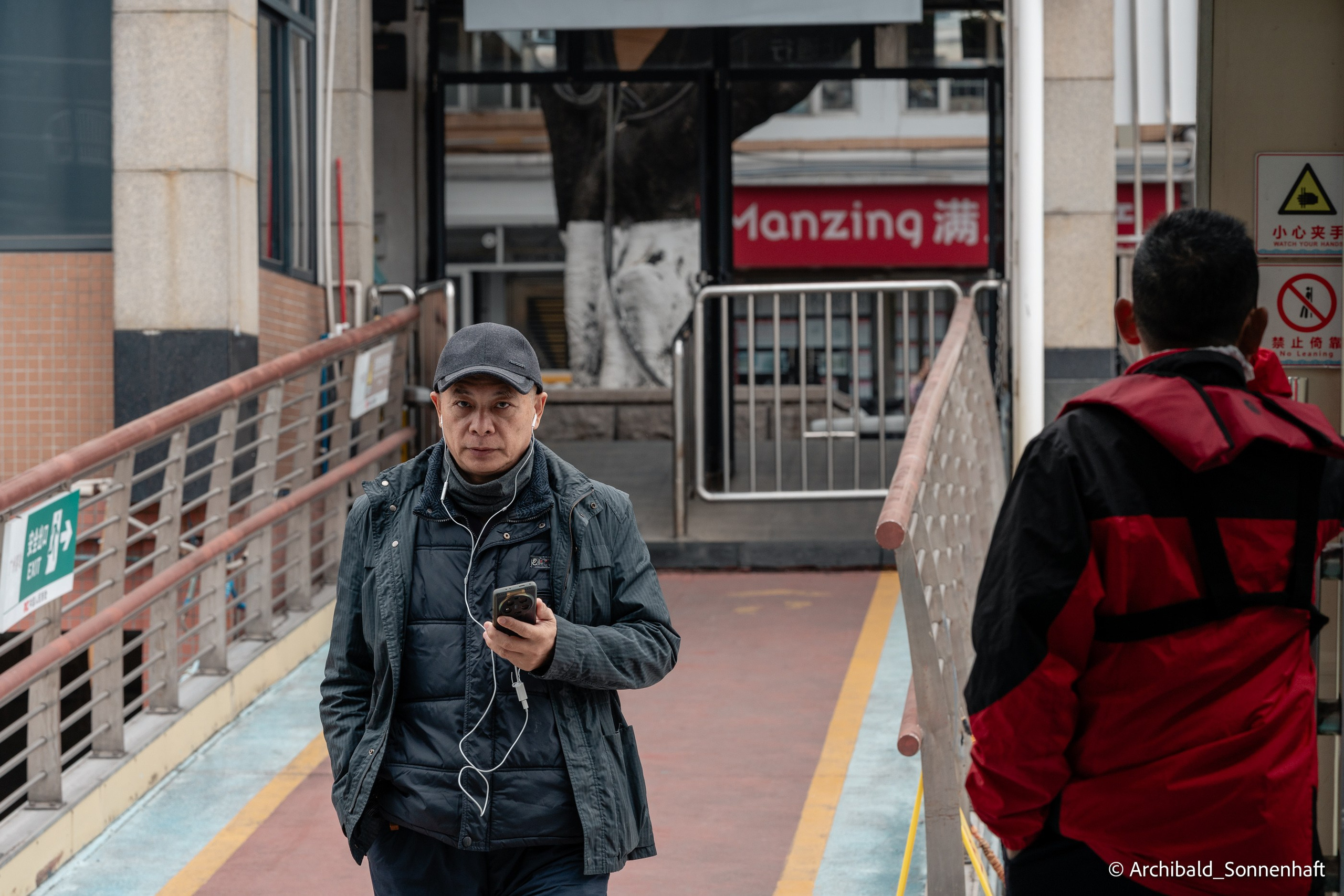 Walking in GZ, sunday. Photographer in Guangzhou, China. Archibald Sonnenhaft