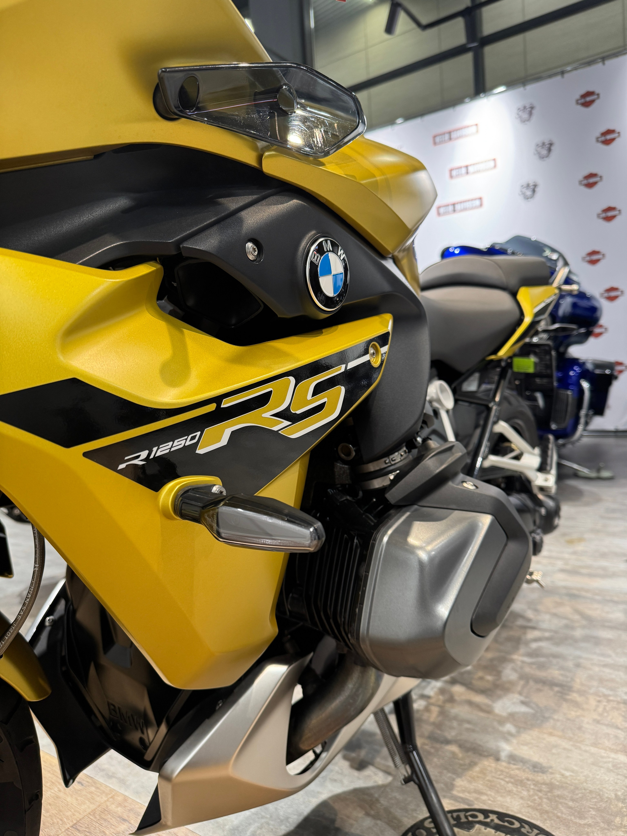 Мотоциклы 2019 R1250RS (Austin Yellow)  — купить мотоцикл. Hello Davidson, Москва. Только хорошие мотоциклы…
