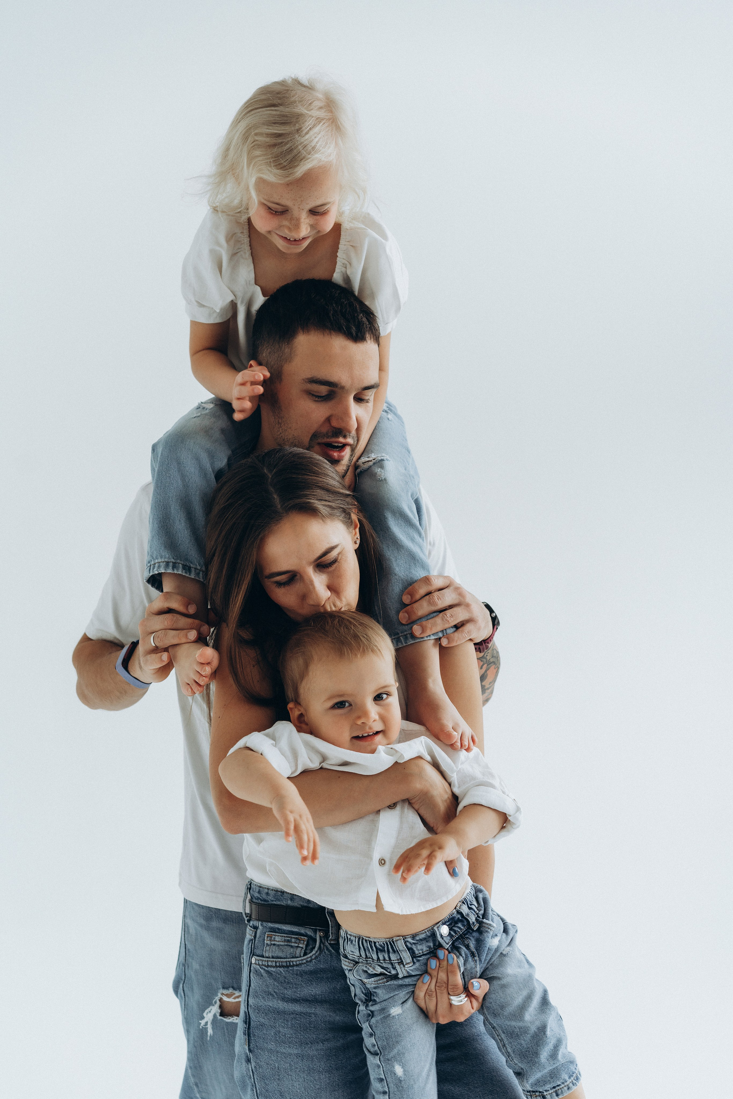 Семейная история на циклораме. Семейный фотограф в Москве Анастасия Скоголева