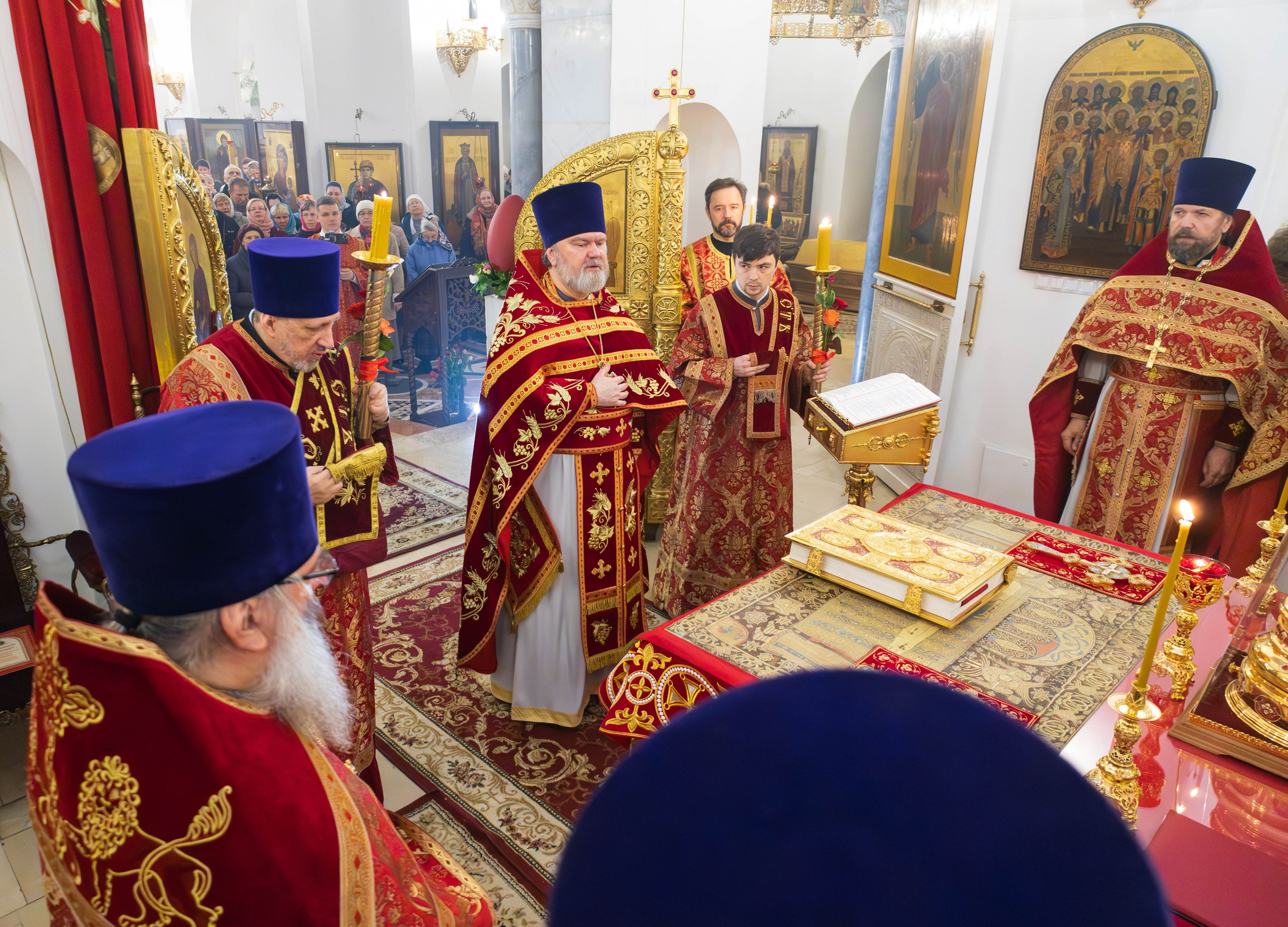 Светлое Христово Воскресение. Пасхальная Заутреня. Репортажный фотограф в Москве Иван Кулак