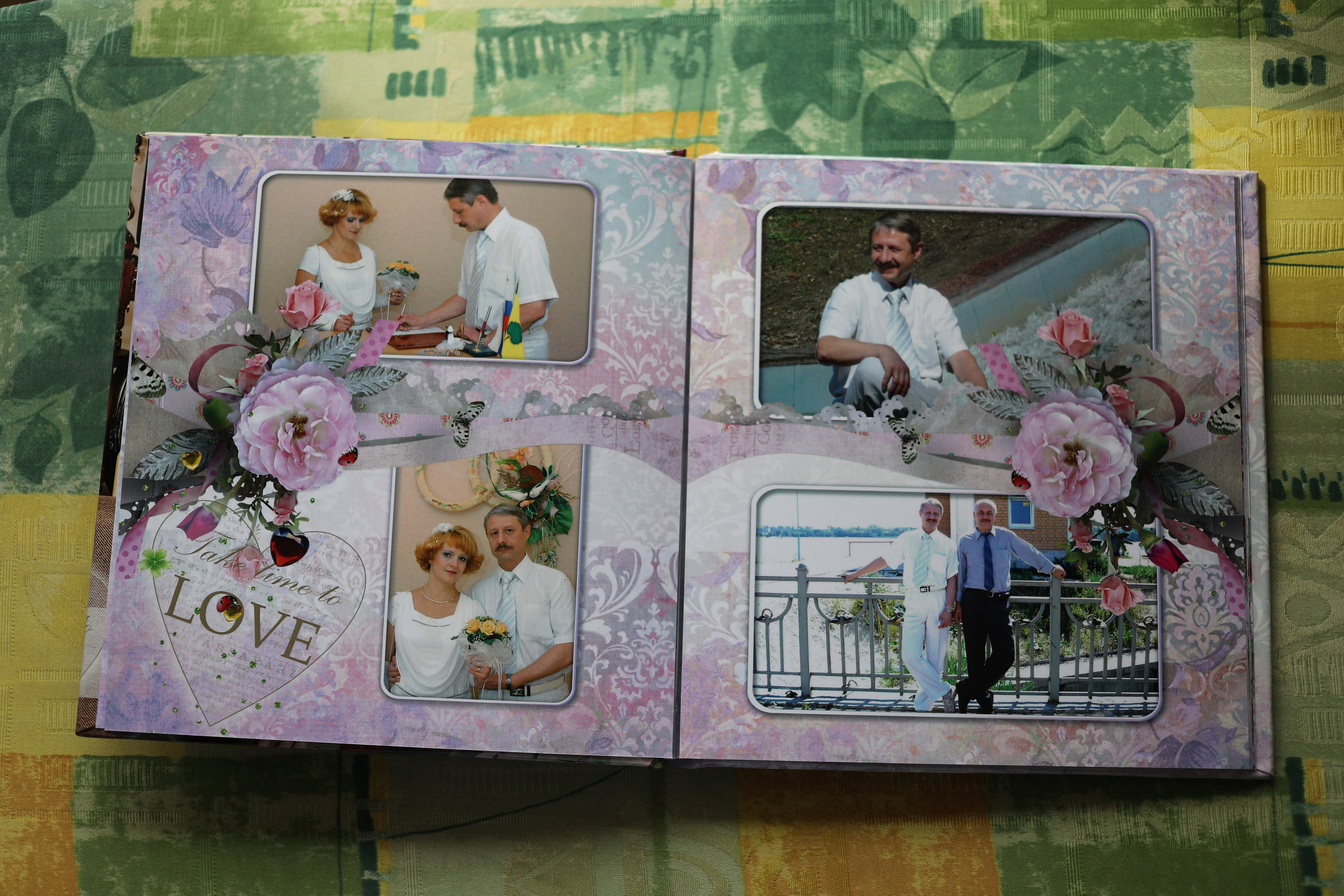 medlori fotobook Фотокниги в Липецке. Свадебная фотокнига «WEDDING DAY» Фотокнига постраничная (от 20 до 40 страниц), цена зависит от количества разворотов. Варианты фотокниг, созданные мной от фотосъёмки до дизайна. Цена: от 7500 руб за 10 разворотов. Обложка жёсткая, листы 350 мг. Фотограф Медведева Лариса.