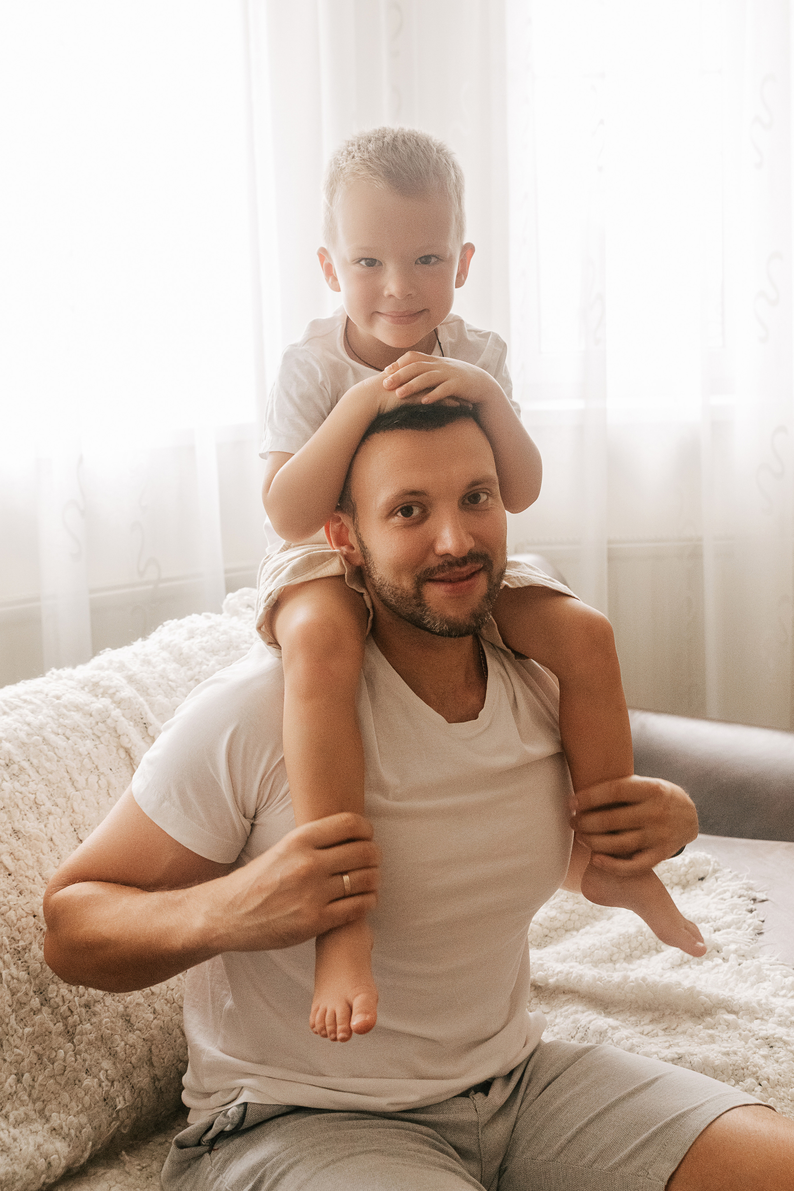 Женя, Кристина, Артем и Милана. Семейный фотограф • Домашние съемки в Нижнем Новгороде