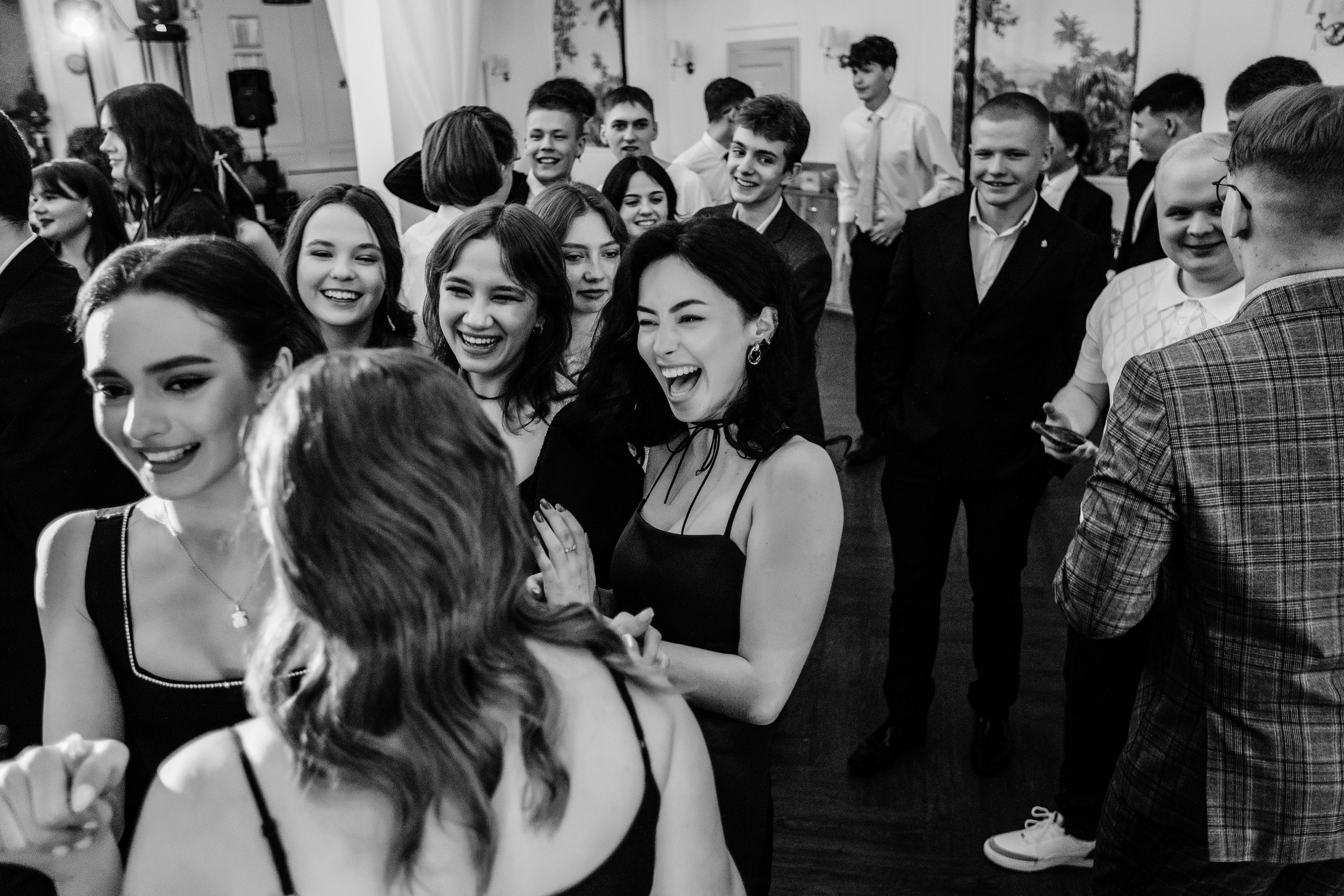 Выпускной Гимназия 1. Роман Урумбаев фотограф Нижневартовск