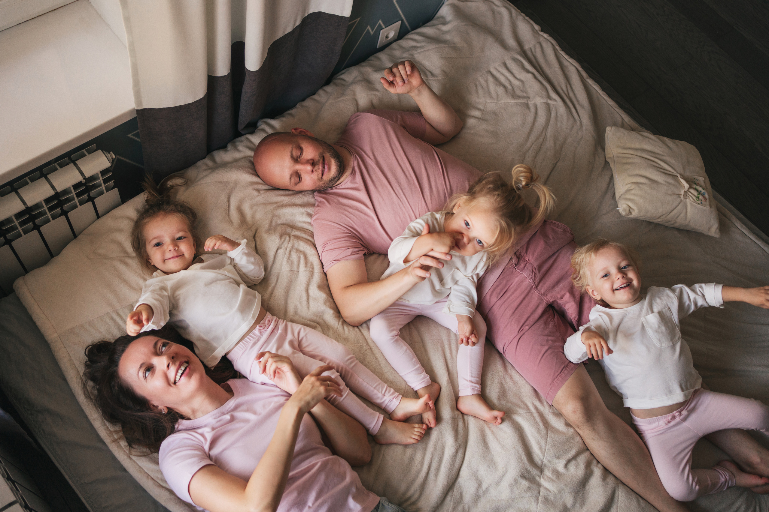 Тройняшки София, Марта, Катюша и их родители. Семейный фотограф Новосибирск. Семейный фотограф, фотосессия беременности в Новосибирске Кристина Киб