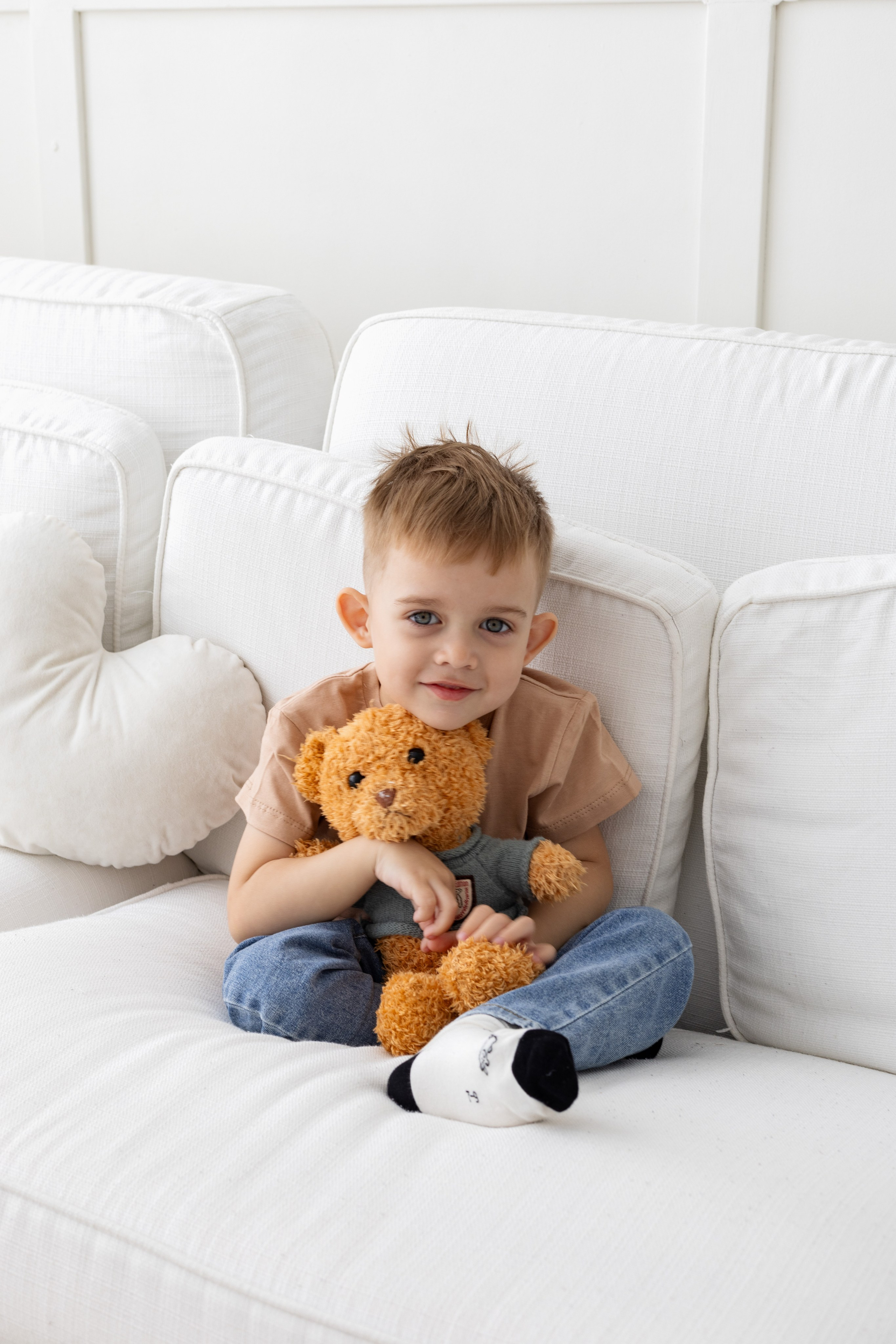 Семейная фотосессия в студии (Михаил, Крестина и Макар). Женский фотограф в Орске Новотроицке Динара Долганова
