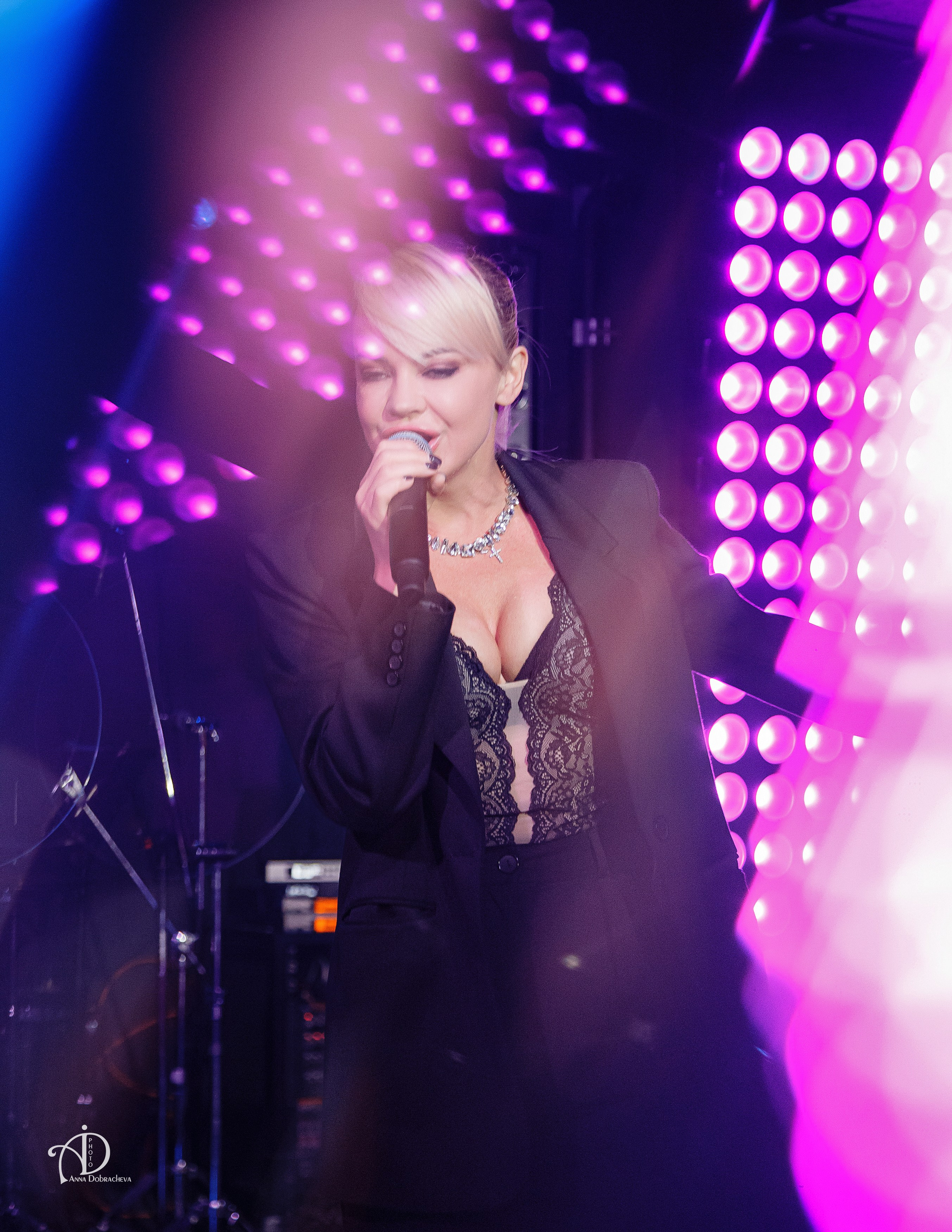 выступление Ирины Ортман на концерте Dj Sasha Born в клубе Мумий Тролль 