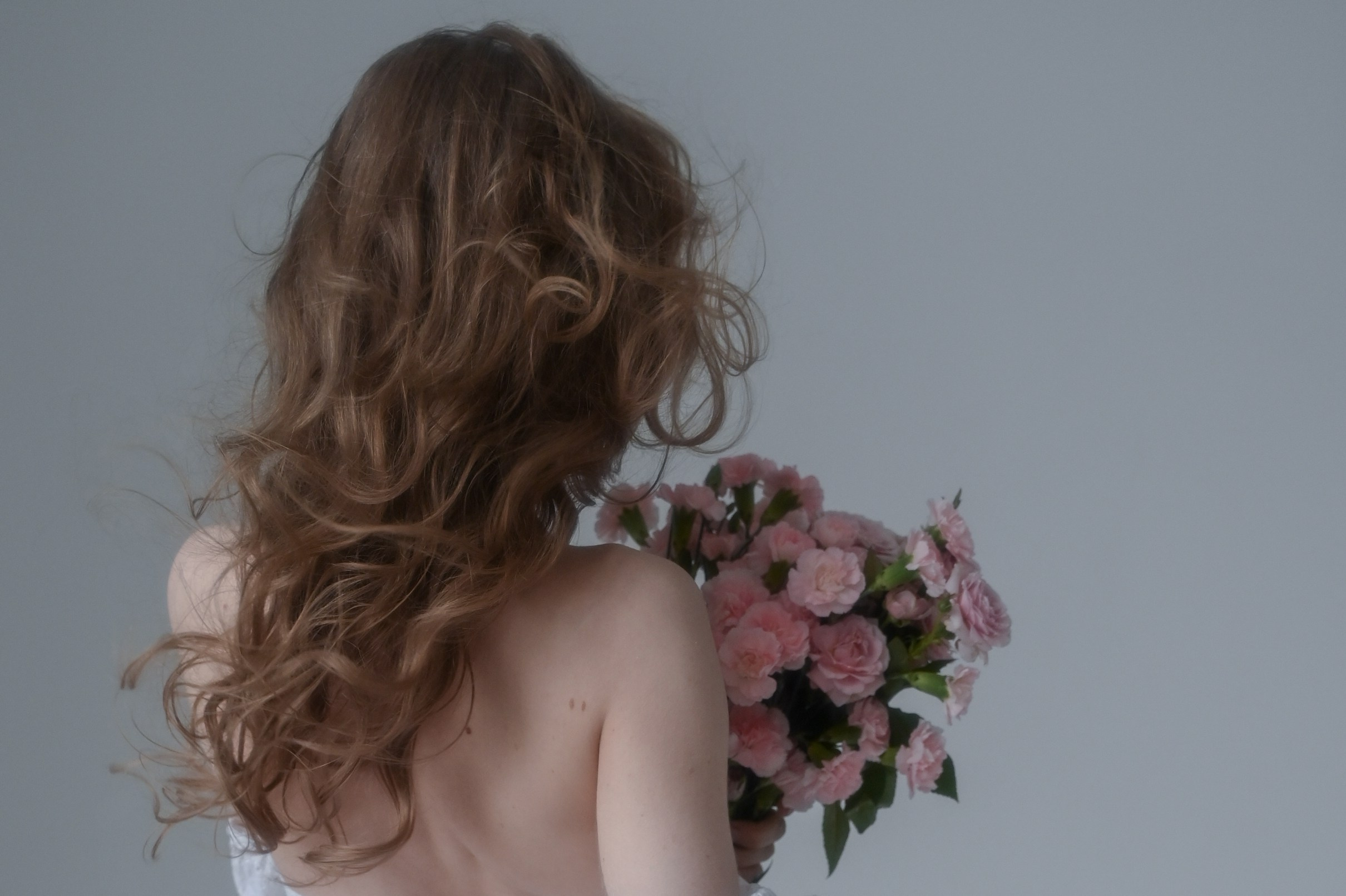 Женская фотосессия с цветами. Портретный фотограф в Москве Казьмина Олеся