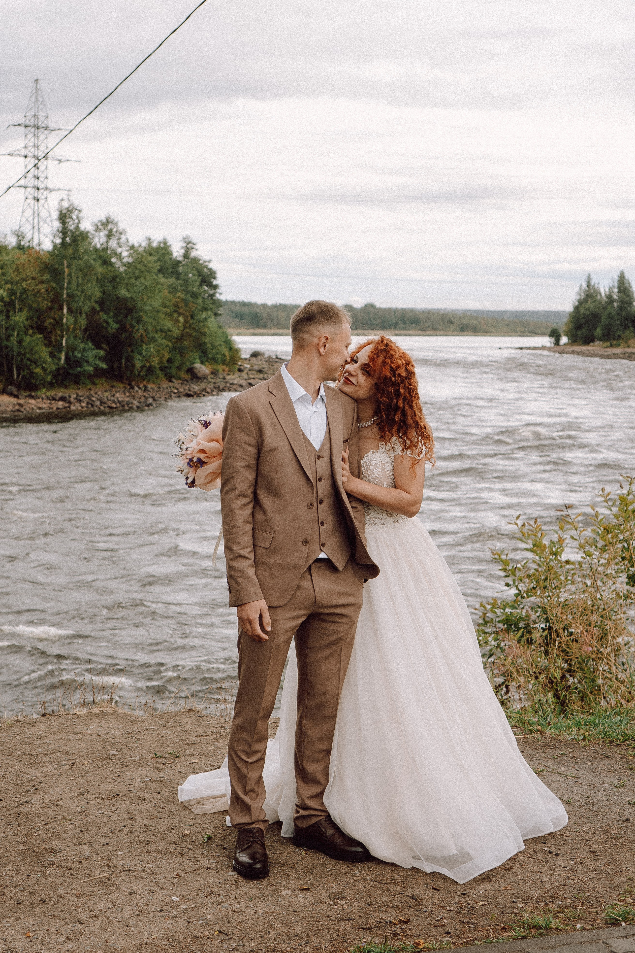 СВАДЕБНАЯ ФОТОСЕССИИЯ ПАРЫ В ГОРОДЕ ПРИОЗЕРСК В СОСНОВОМ ЛЕСУ И С ПИКАПОМ. Профессиональный фотограф, Санкт-Петербург — Виктория Богомолова