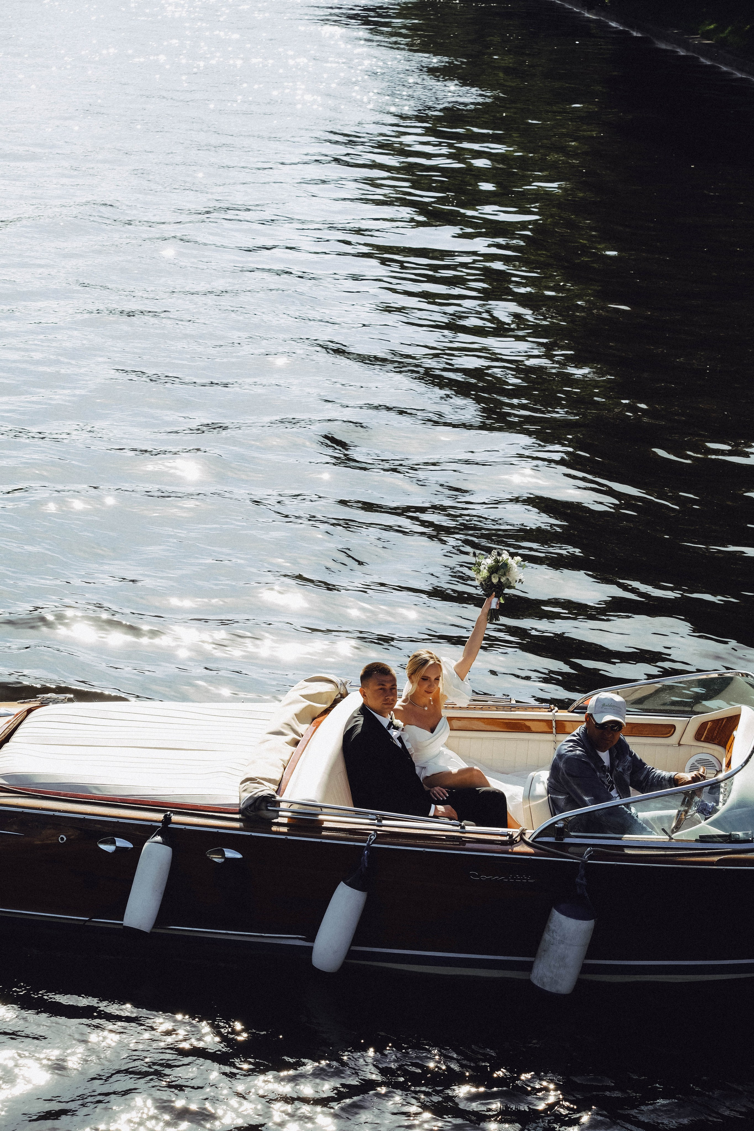 СВАДЕБГНАЯ ПРОГУЛКА ПО КАНАЛ САНКТ-ПЕТЕРБУРГА НА КАТЕРЕ. Профессиональный фотограф, Санкт-Петербург — Виктория Богомолова