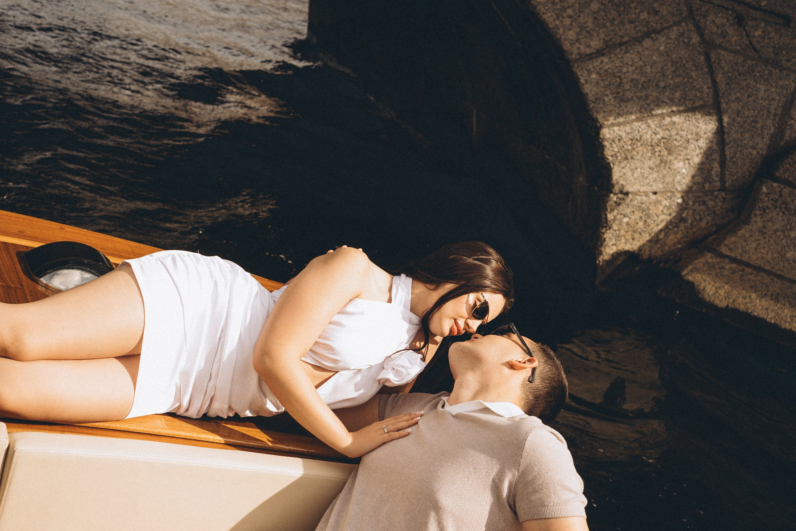 СВАДЕНБНАЯ СЬЕМКА НА КАТЕРЕ ПО КАНАЛАМ САНКТ-ПЕТЕРБУРГА И В АКВАТОРИИ НЕВЫ. Профессиональный фотограф, Санкт-Петербург — Виктория Богомолова