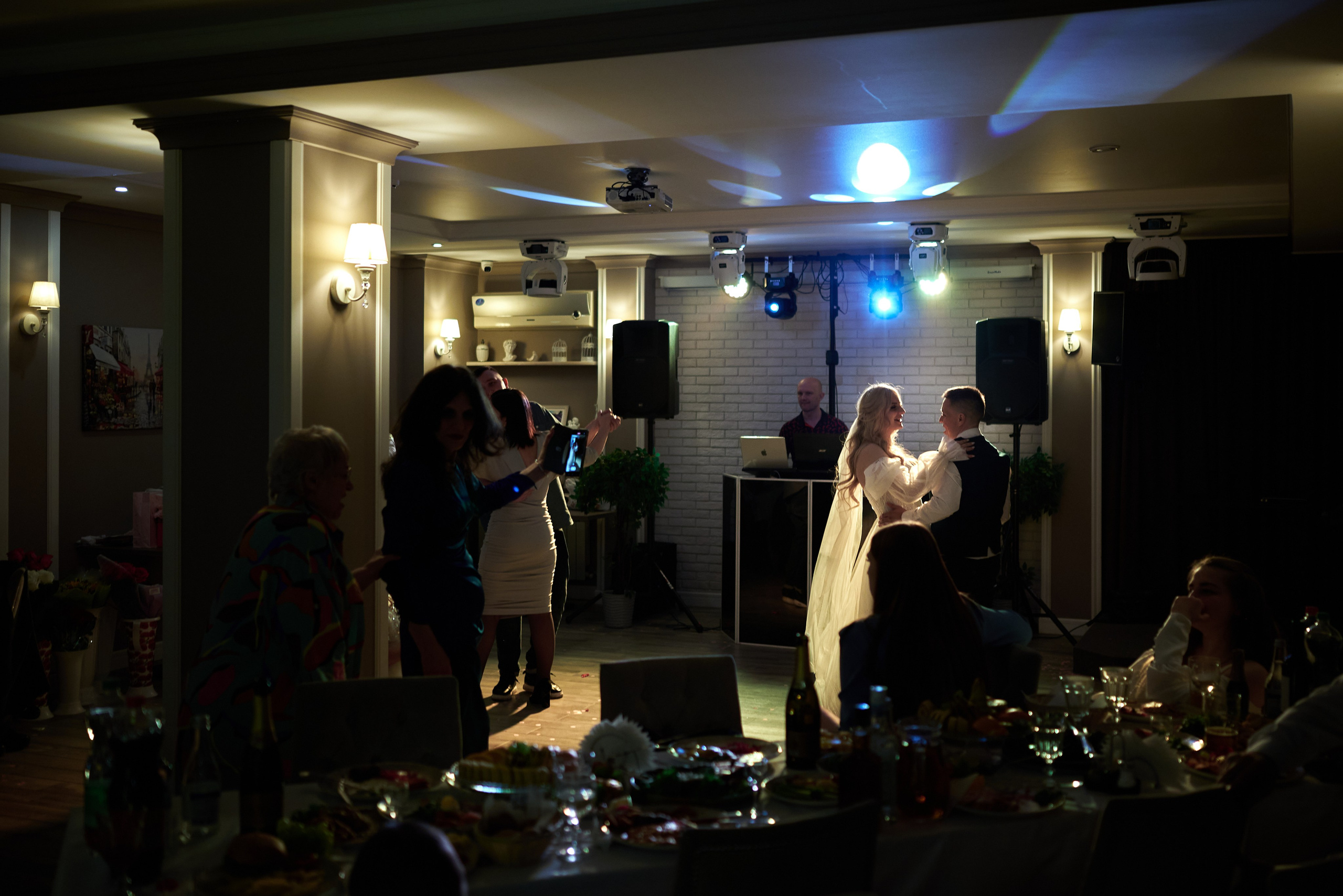 Фотограф Старый Оскол, Губкин. Свадебная фотосессия, доступная цена. Профессиональный фотограф Старый Оскол, Губкин — свадьба, венчание, крещение, юбилей и день рождения