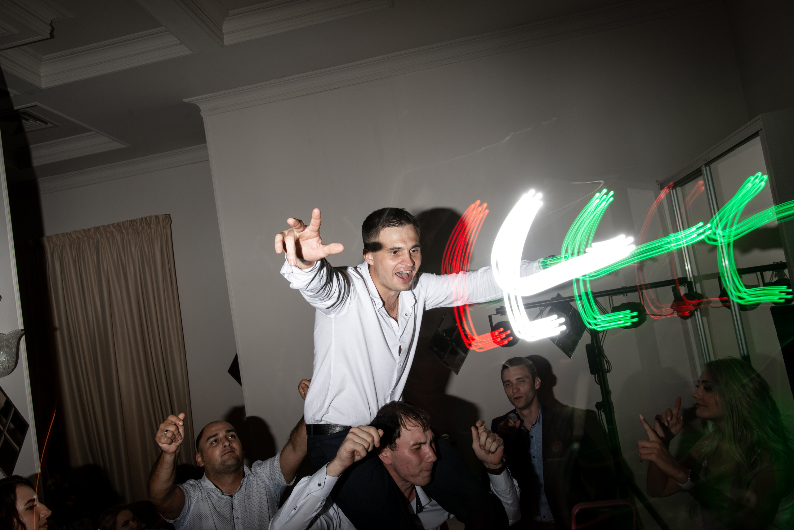 Юлия и Артем. Меня зовут Александр Литвинчук и я свадебный фотограф в Саратове