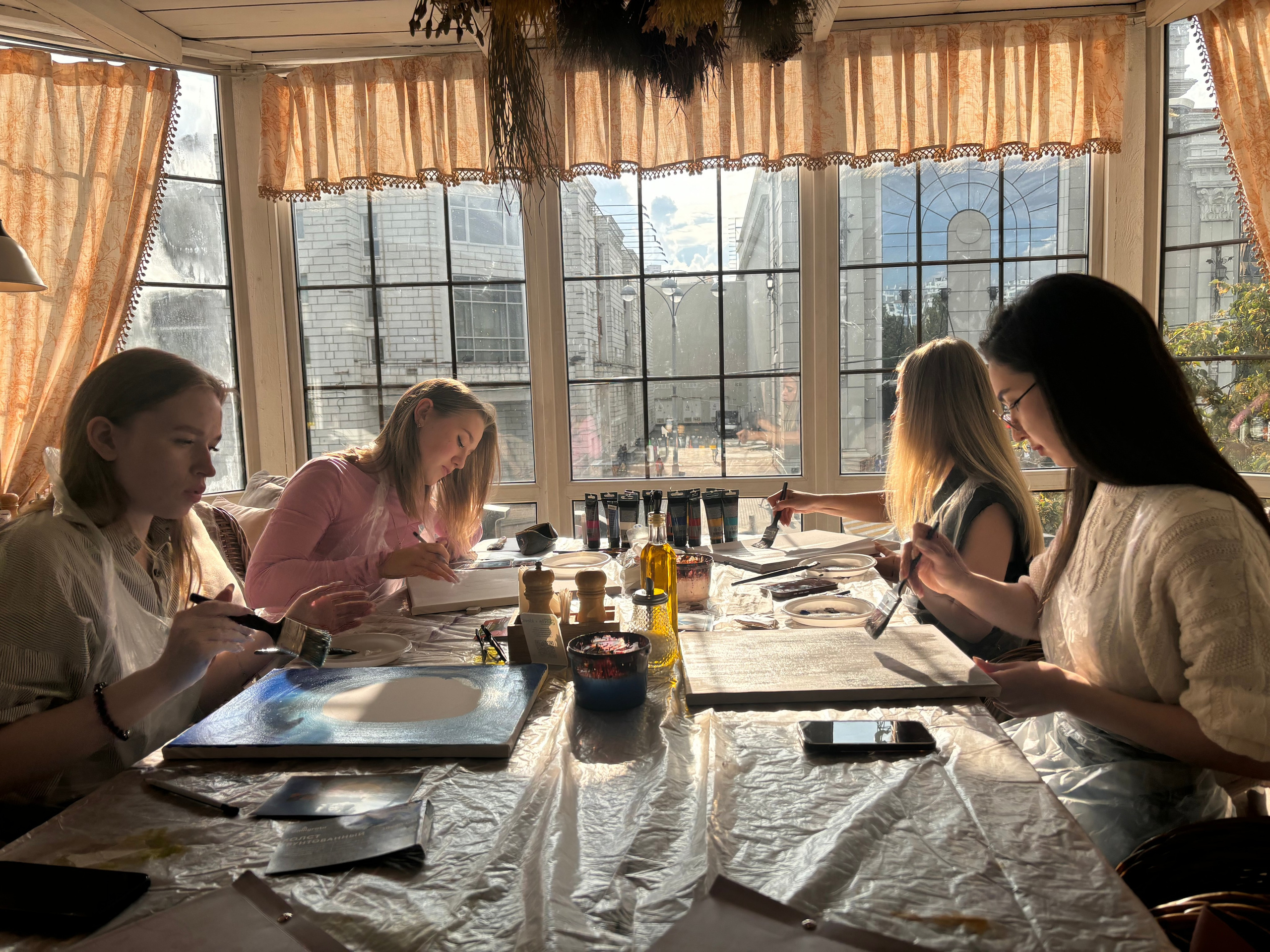 Творческие мастер-классы. ART.KARAS — студия кастомизации одежды и арт-мероприятий