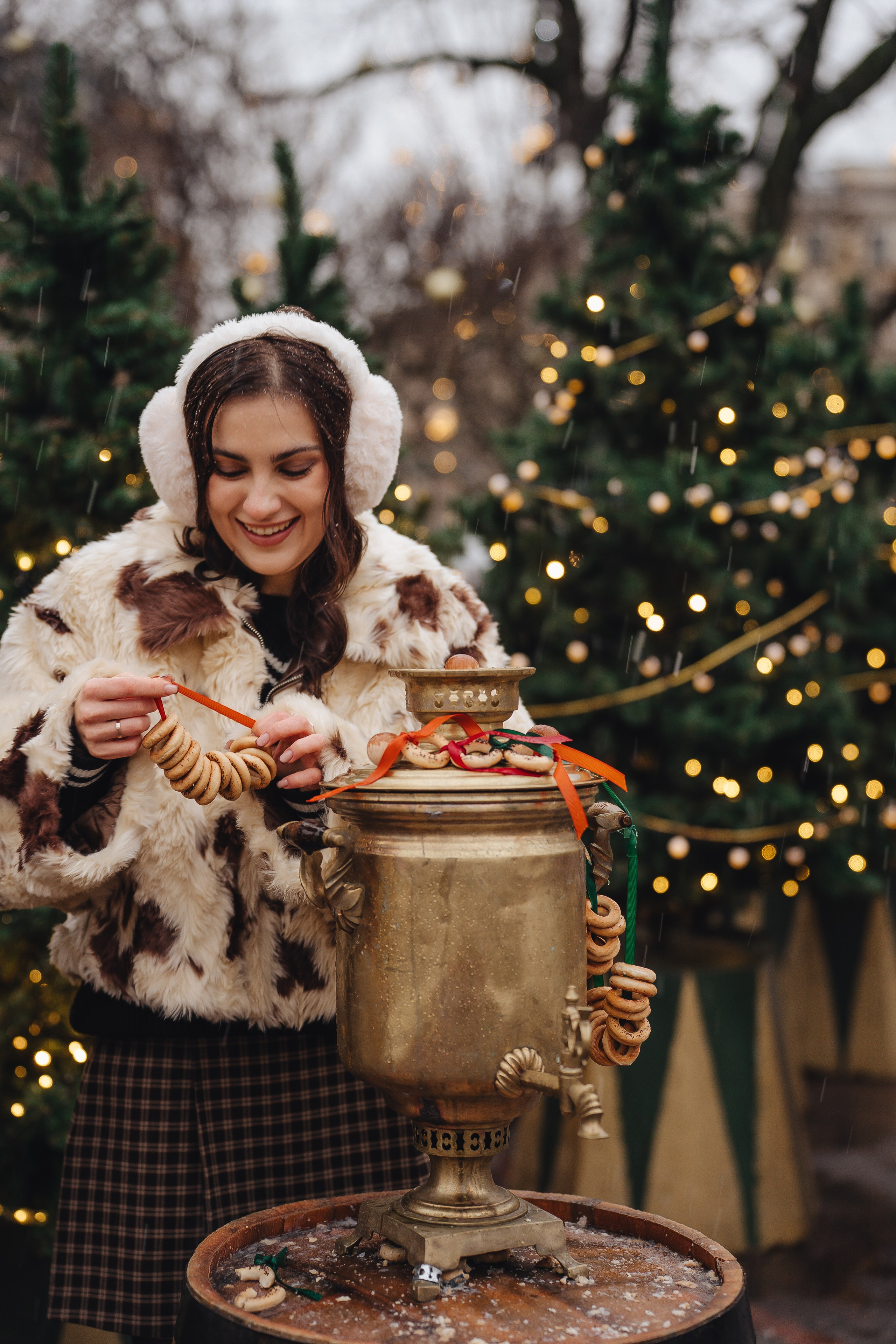 ПРОГУЛКА НА МАНЕЖНОЙ ПЛОЩАДИ ДЛЯ ДЕВУШКИ ПЕРЕД НОВЫМ ГОДОМ (НОВОГОДНЯЯ ФОТОСЕССИИЯ НА МАНЕЖНОЙ ПЛОЩАДИ). Профессиональный фотограф, Санкт-Петербург — Виктория Богомолова