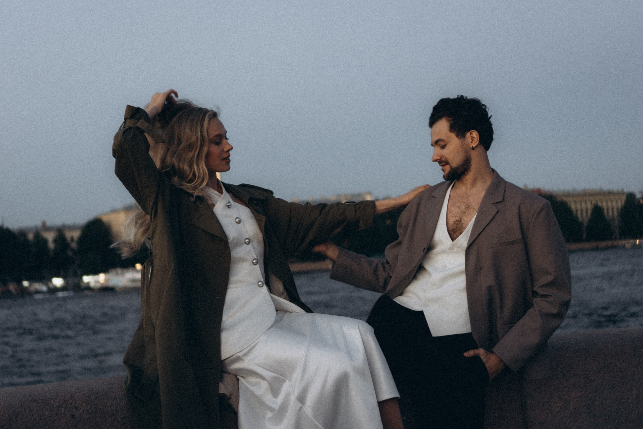СВАДЕБНАЯ СЬЕМКА ПАРЫ НА РАССВЕТЕ В БЕЛЫЕ НОЧИ И ПРОГУЛКА С РАЗВОДНЫМИ МОСТАМИ И ПИКНИК ВОЗЛЕ ИСАКИЕВСКОГО СОБОРА. Профессиональный фотограф, Санкт-Петербург — Виктория Богомолова