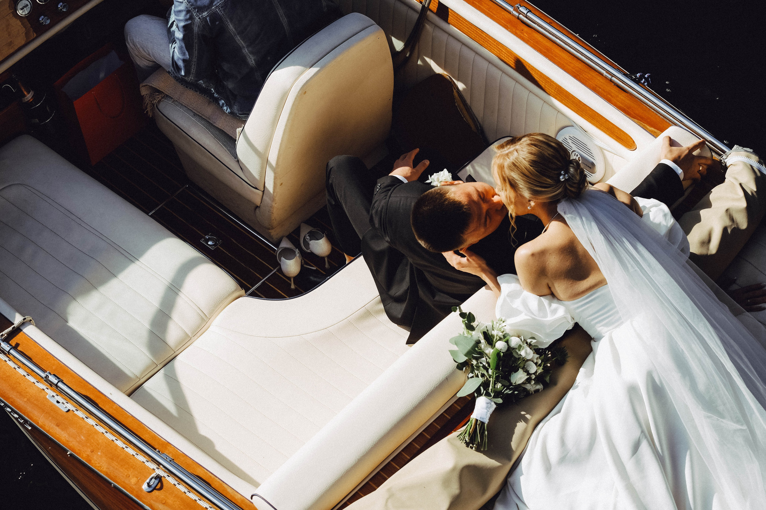 СВАДЕБГНАЯ ПРОГУЛКА ПО КАНАЛ САНКТ-ПЕТЕРБУРГА НА КАТЕРЕ. Профессиональный фотограф, Санкт-Петербург — Виктория Богомолова