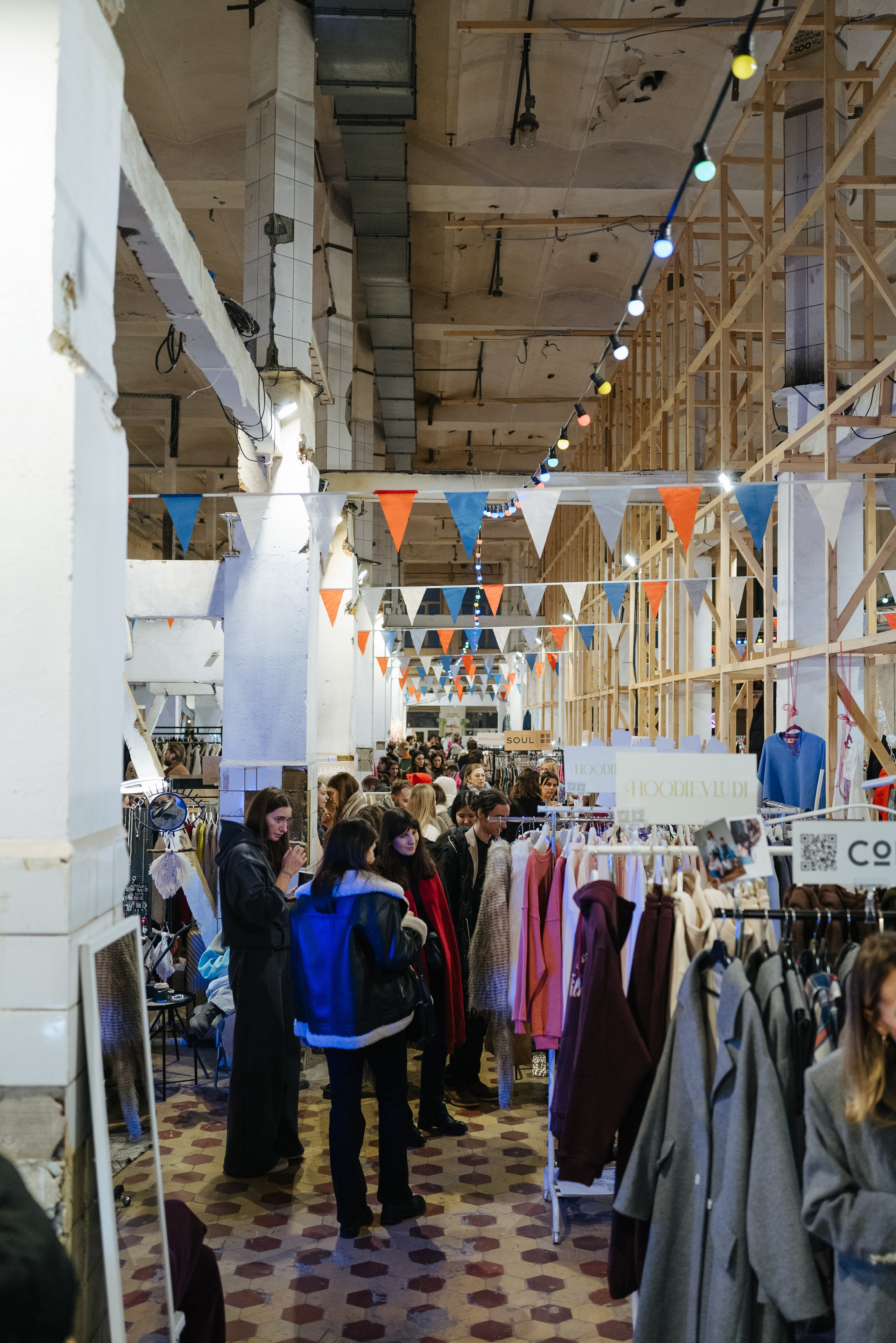 16 ноября 2024 в пространстве «Кристалл» / фото Валерий Белобеев. Фотоотчеты «Ламбада-маркета»