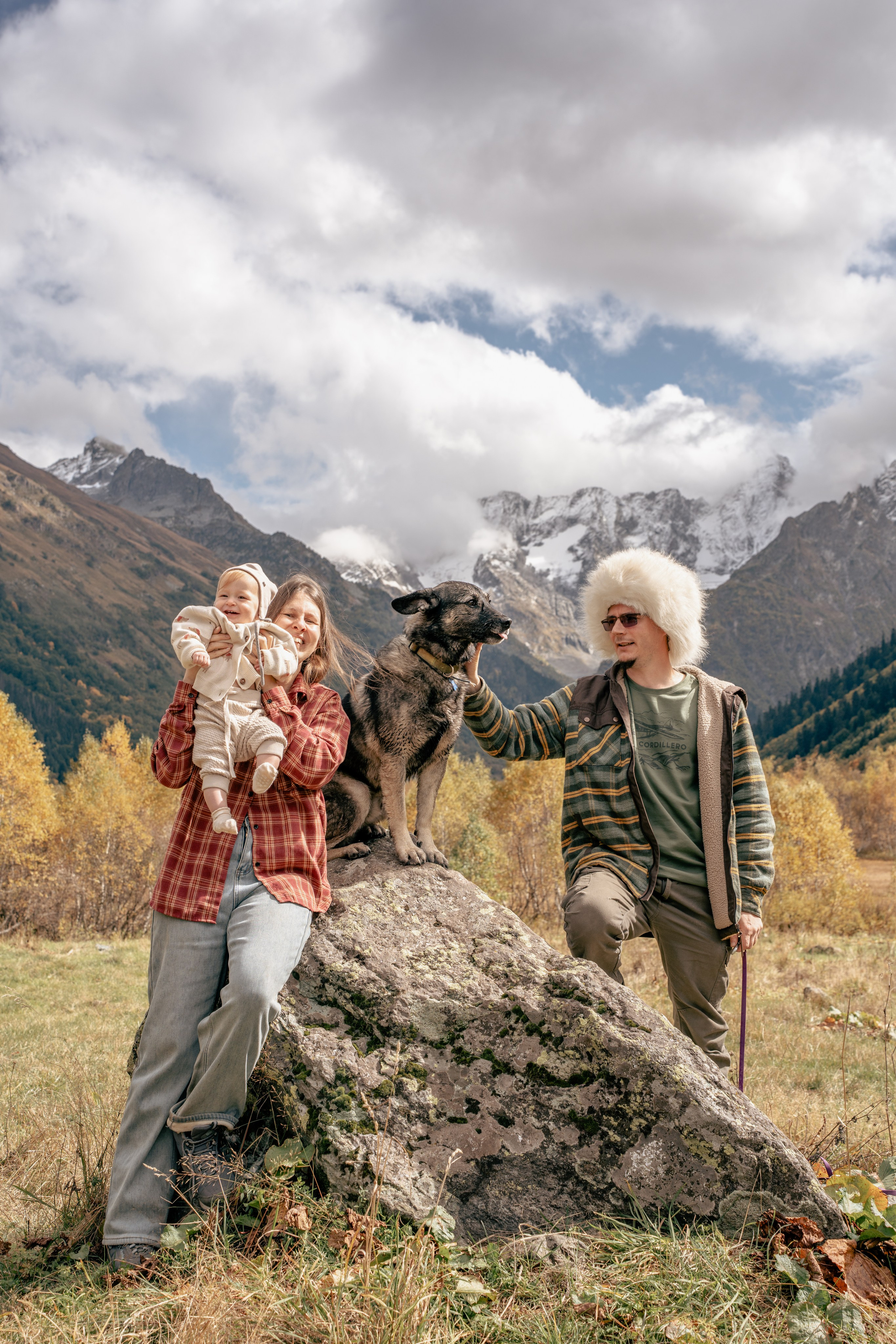 Семейная фотосессия в Домбае. Фотограф КМВ|ГОРЫ Пятигорск Железноводск Ессентуки Кисловодск Домбай Архыз Эльбрус