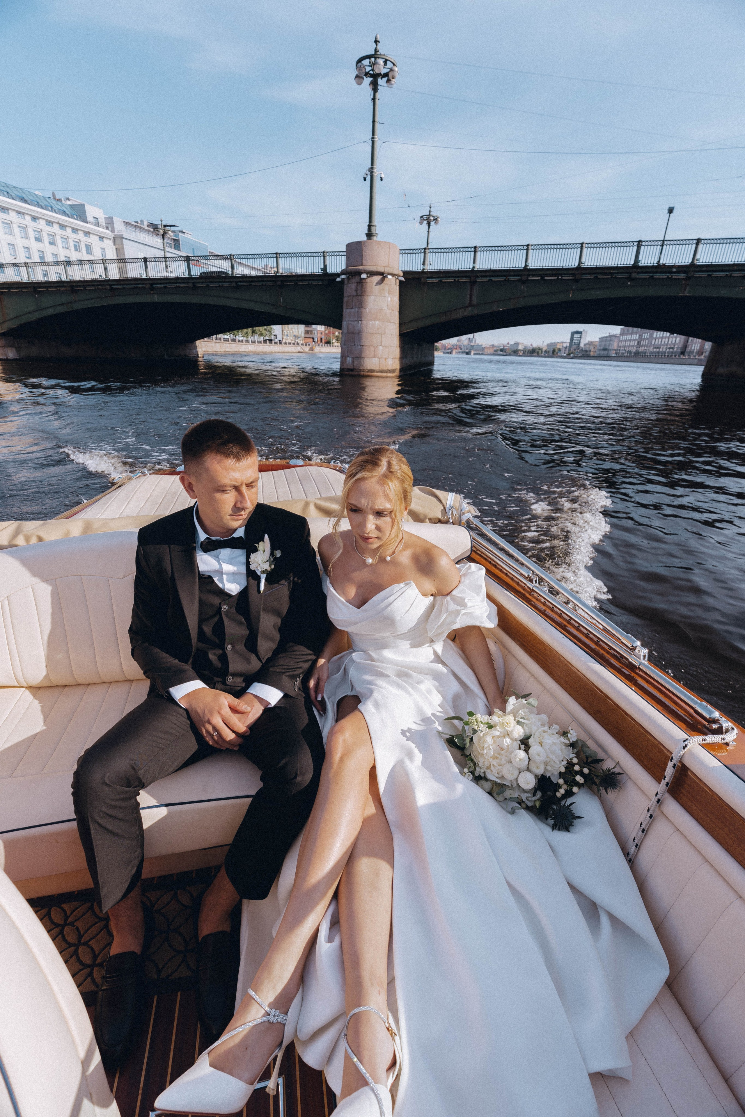 СВАДЕНБНАЯ СЬЕМКА НА КАТЕРЕ ПО КАНАЛАМ САНКТ-ПЕТЕРБУРГА И В АКВАТОРИИ НЕВЫ. Профессиональный фотограф, Санкт-Петербург — Виктория Богомолова