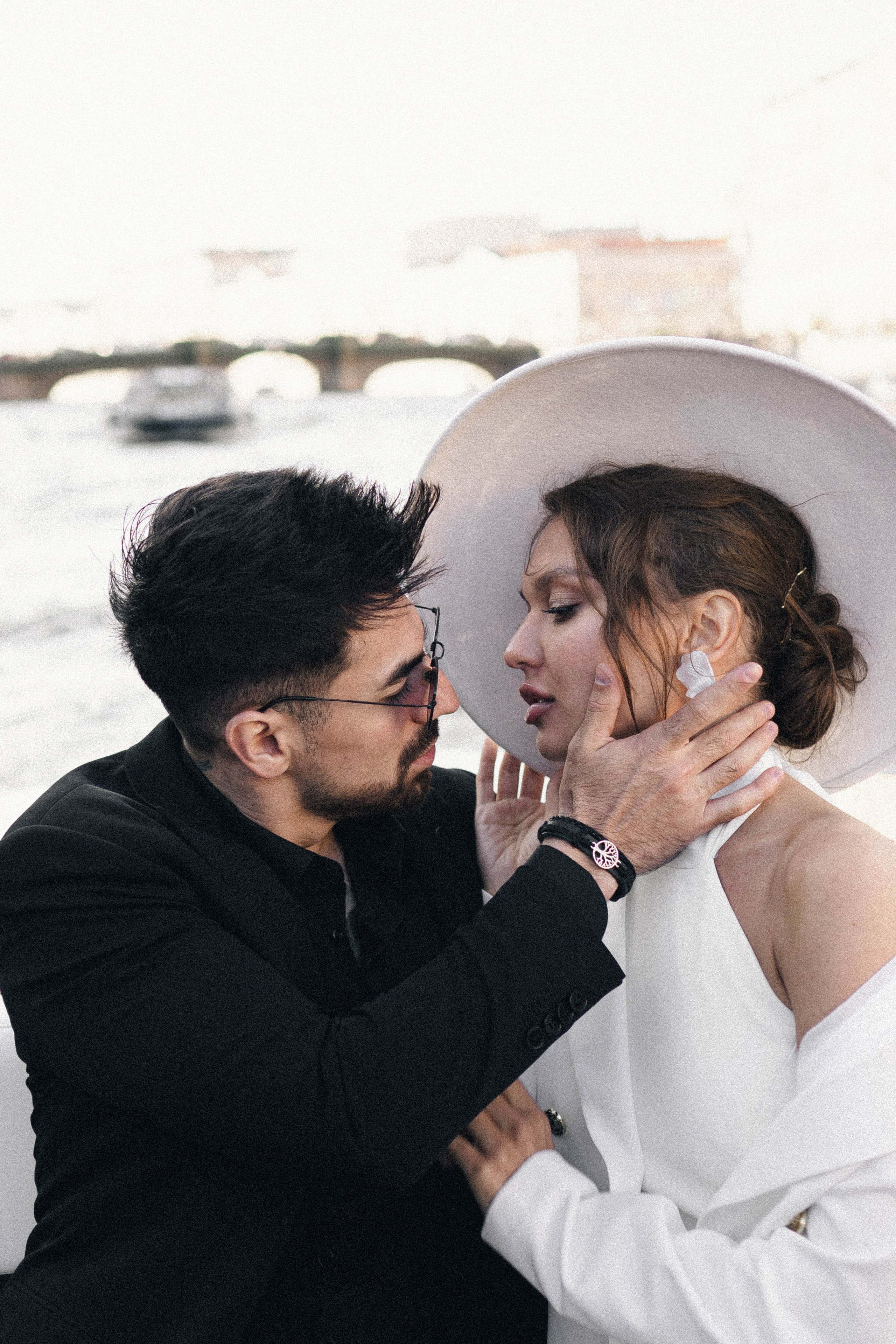 СВАДЕНБНАЯ СЬЕМКА НА КАТЕРЕ ПО КАНАЛАМ САНКТ-ПЕТЕРБУРГА И В АКВАТОРИИ НЕВЫ. Профессиональный фотограф, Санкт-Петербург — Виктория Богомолова