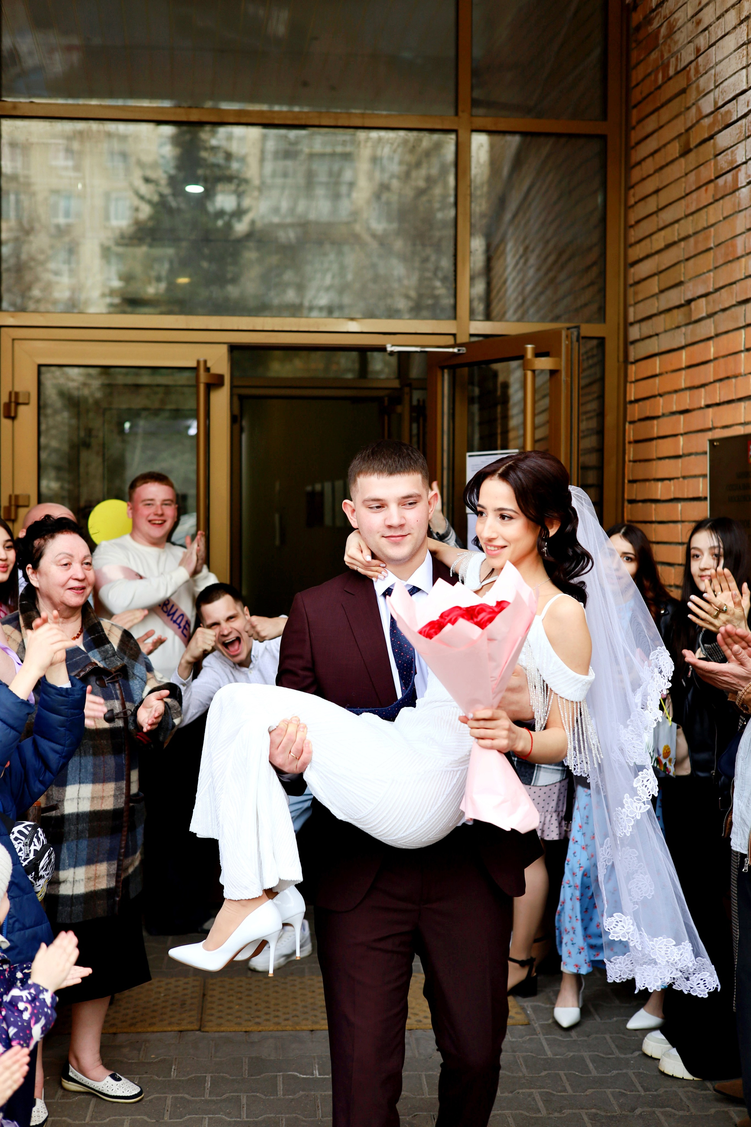 Свадебная Love story-фотосессия молодоженов. Юлия Егорова | Фотограф Королёв, Москва, МО • Портреты • Свадьбы • Street • Love Story