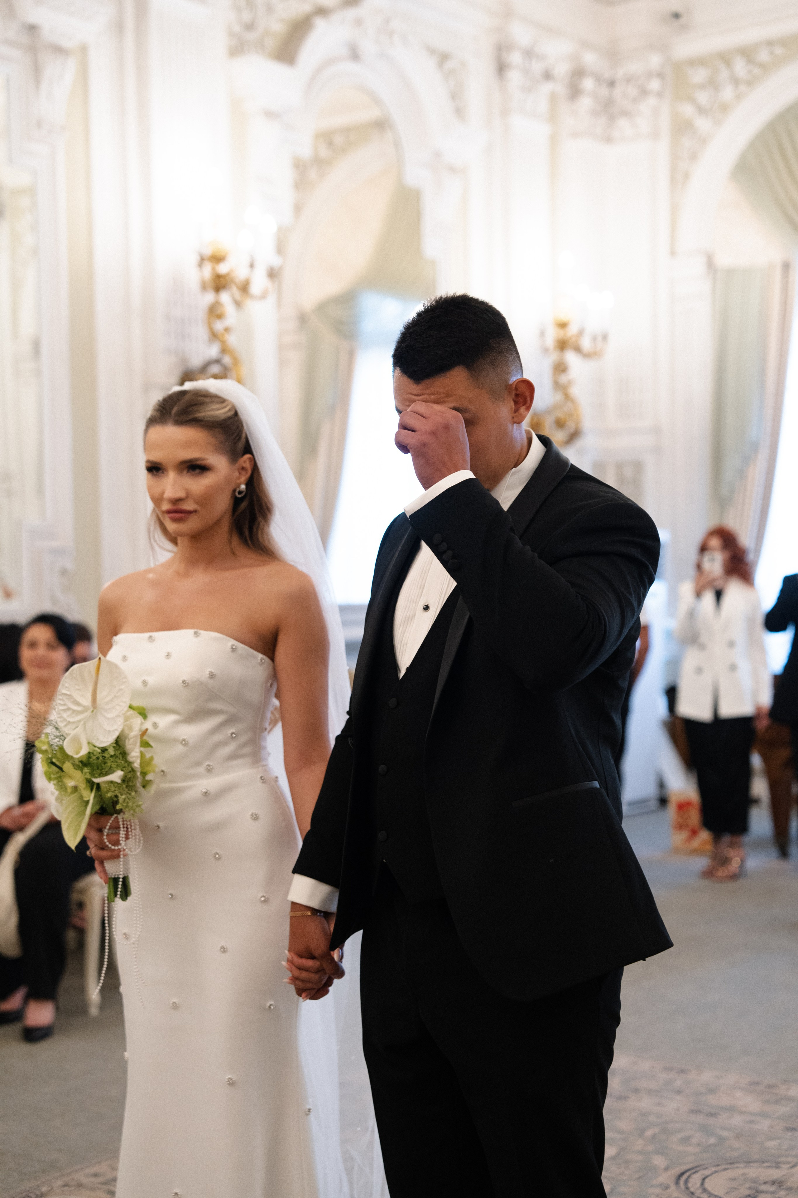 Виктория & Роман. Камерная городская свадьба в видовом ресторане в стиле современная классика. Свадебный фотограф организатор в Санкт-Петербурге Ассоль Опарина