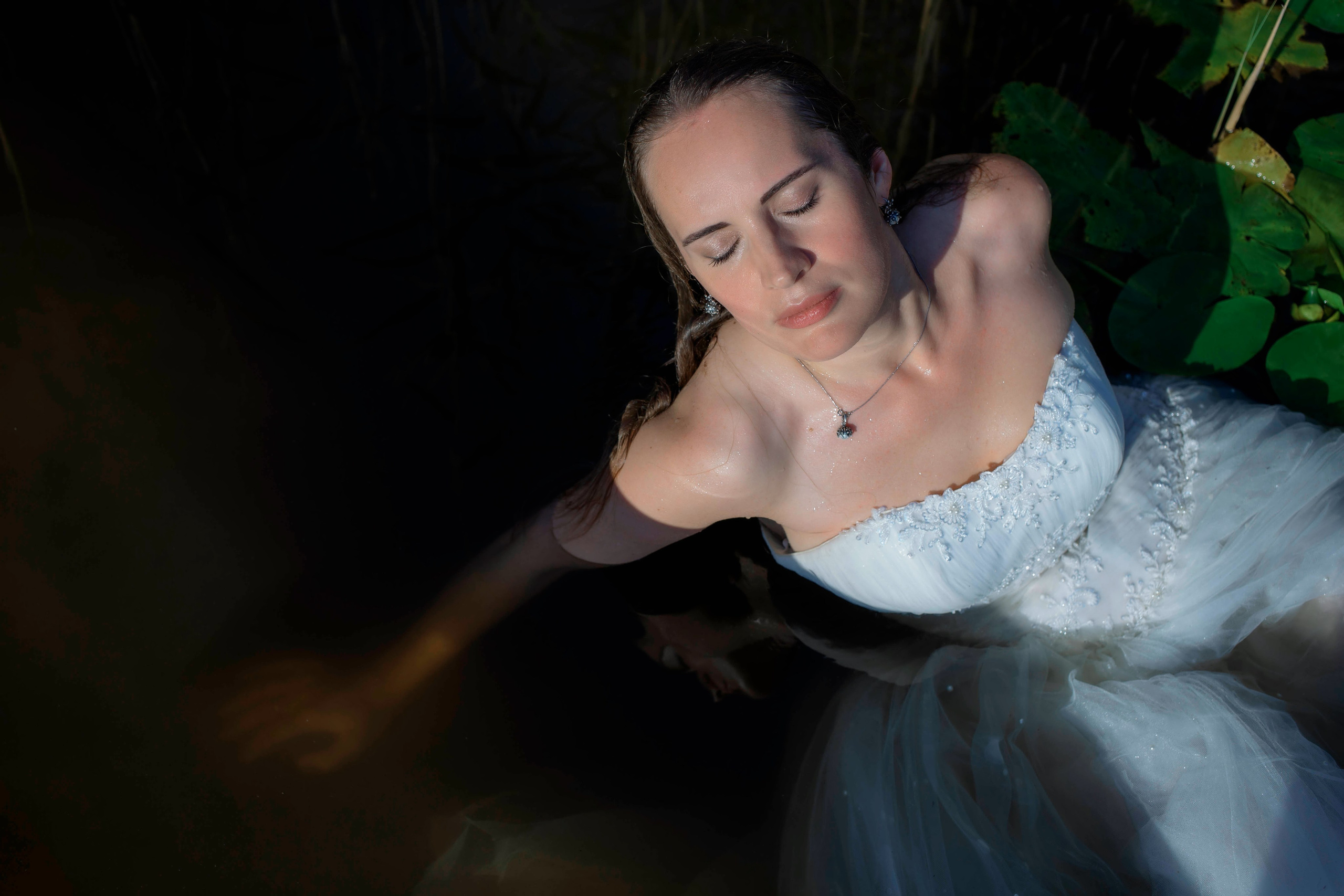 Вторая жизнь свадебного платья: фотосессия на озере под Санкт-Петербургом. Портретные фотосессии, контент-съемки, репортаж