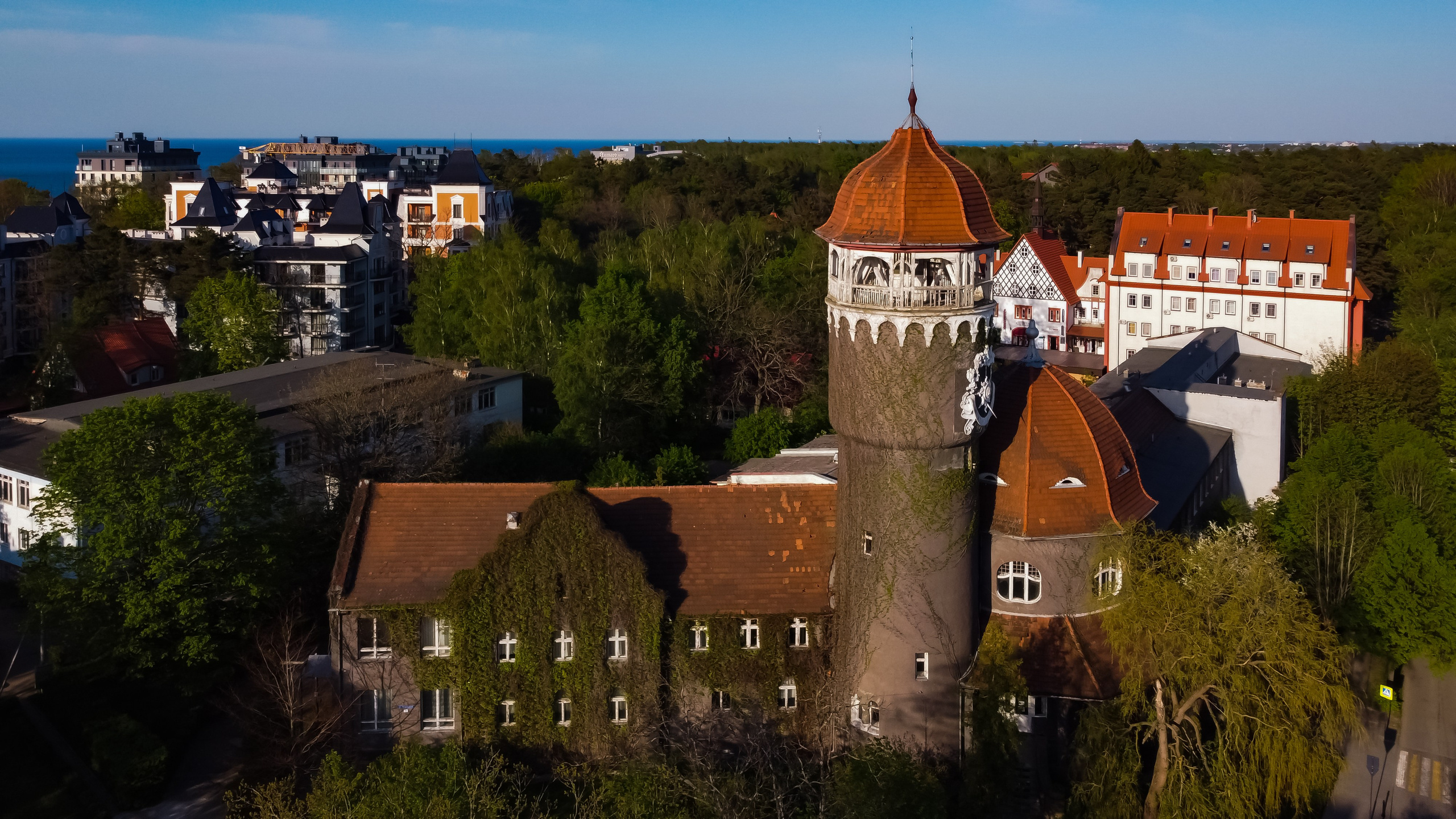 https://lori.ru/43083643 Svetlogorsk, Russia - May 1, 2024: Water tower Rauschen top ariel view