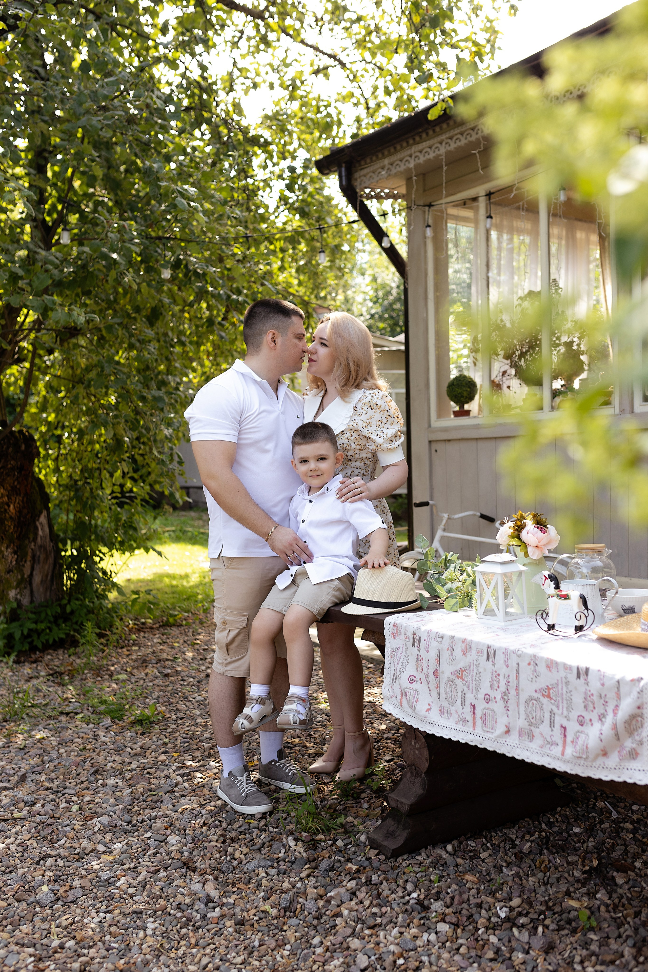 Семейная фотосессия на фотодаче в Купавне. Фотограф в Железнодорожном и Балашихе