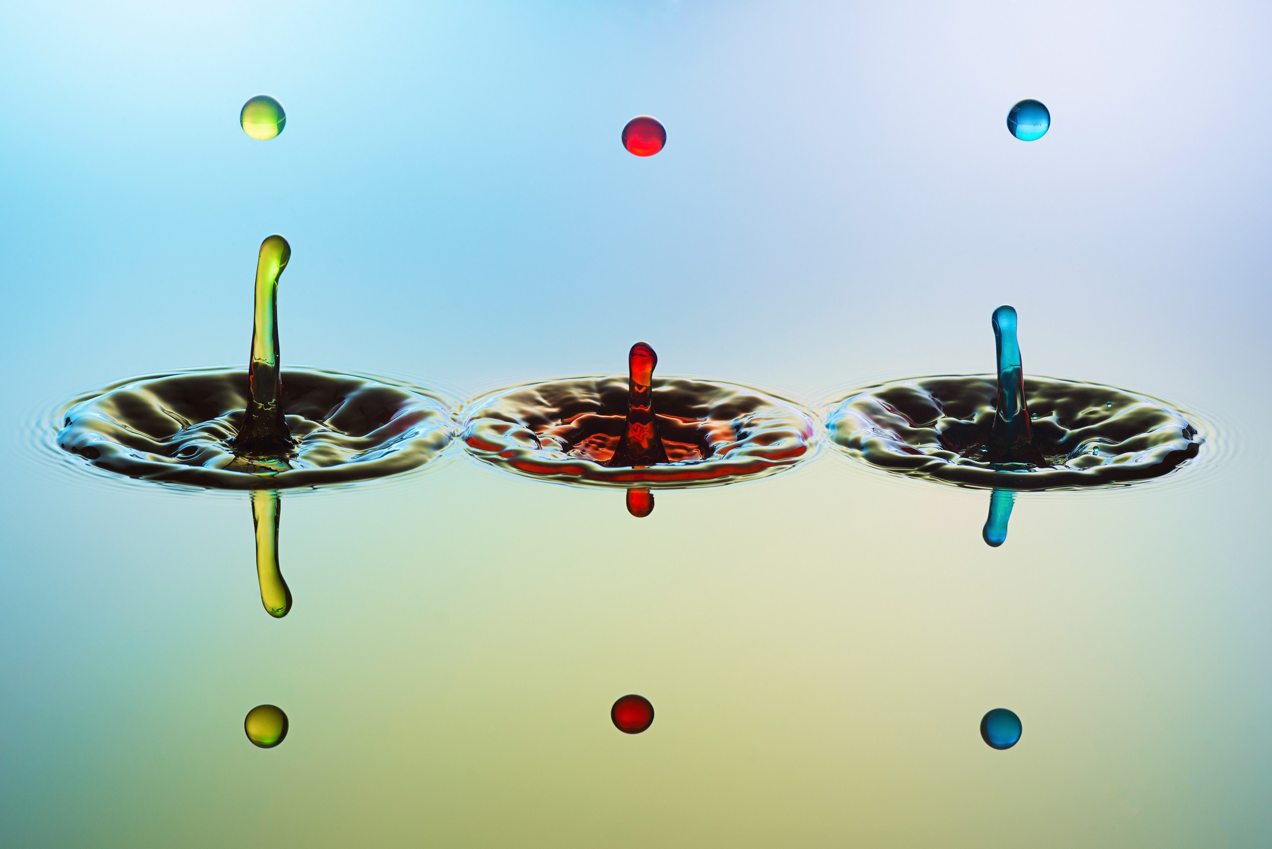 три разноцветные капли