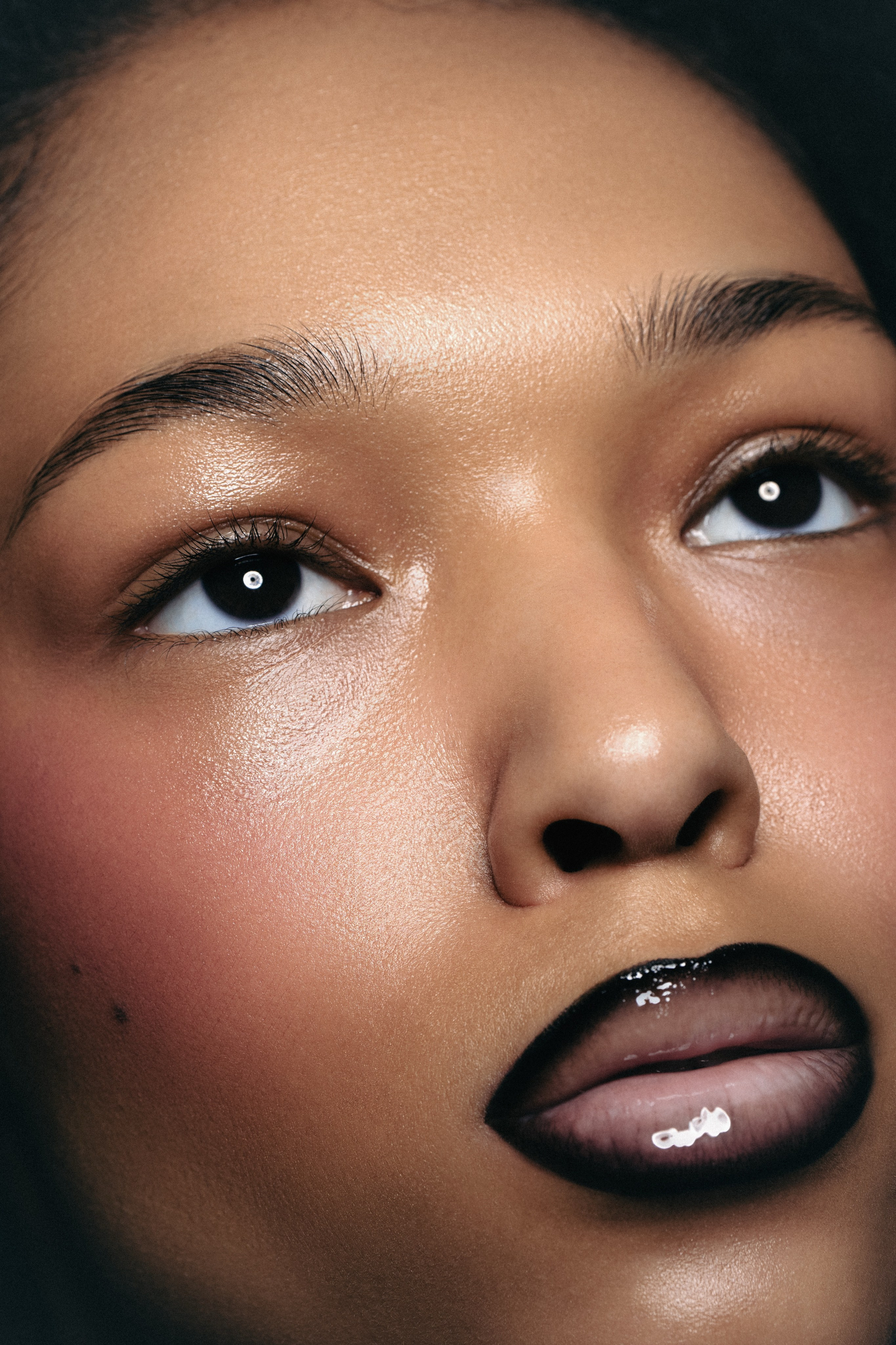 BEAUTY & FASHION. Retouch, post-production, color grading for stills