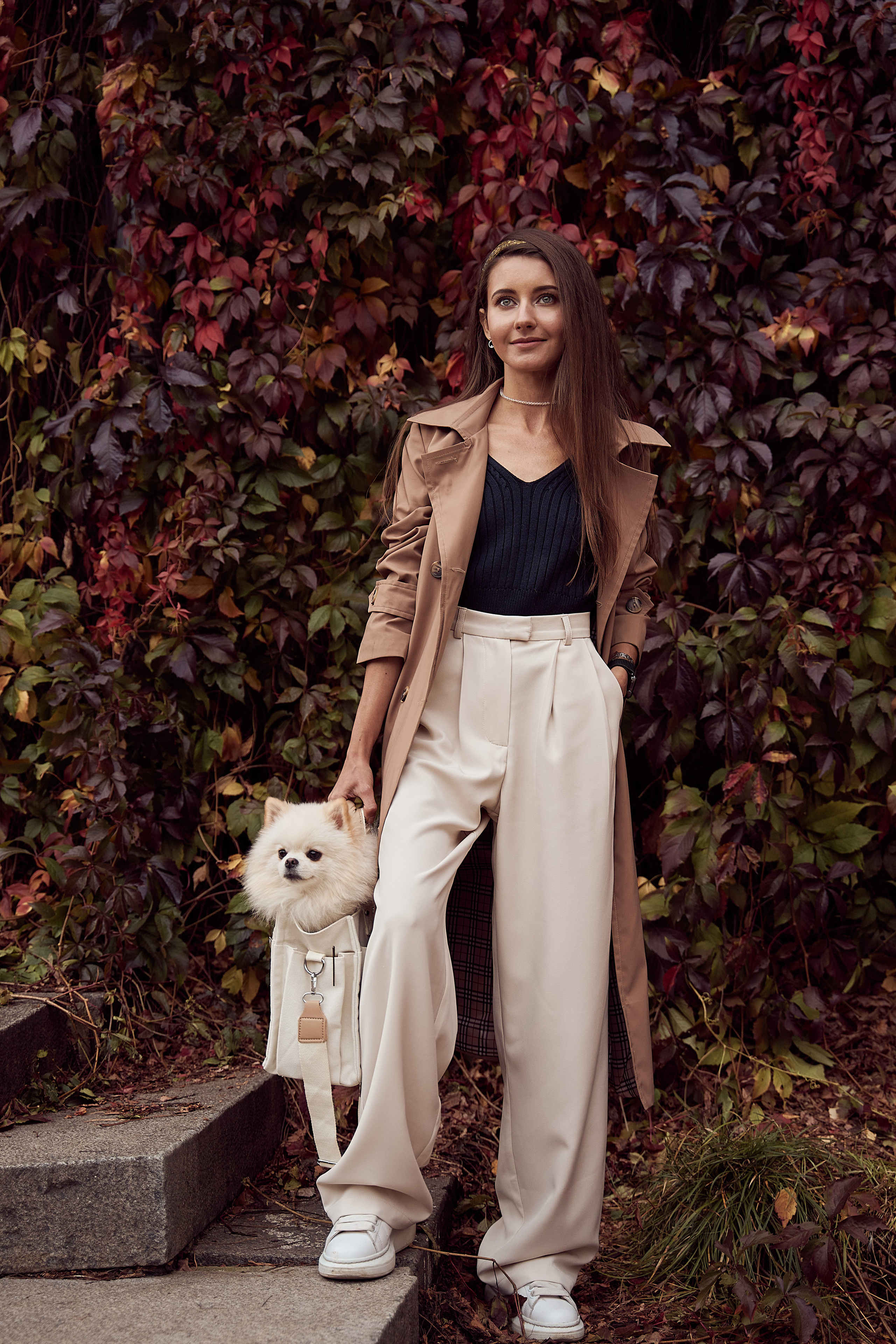 осенняя фотосессия девушка с собачкой шпиц в ботаническом саду