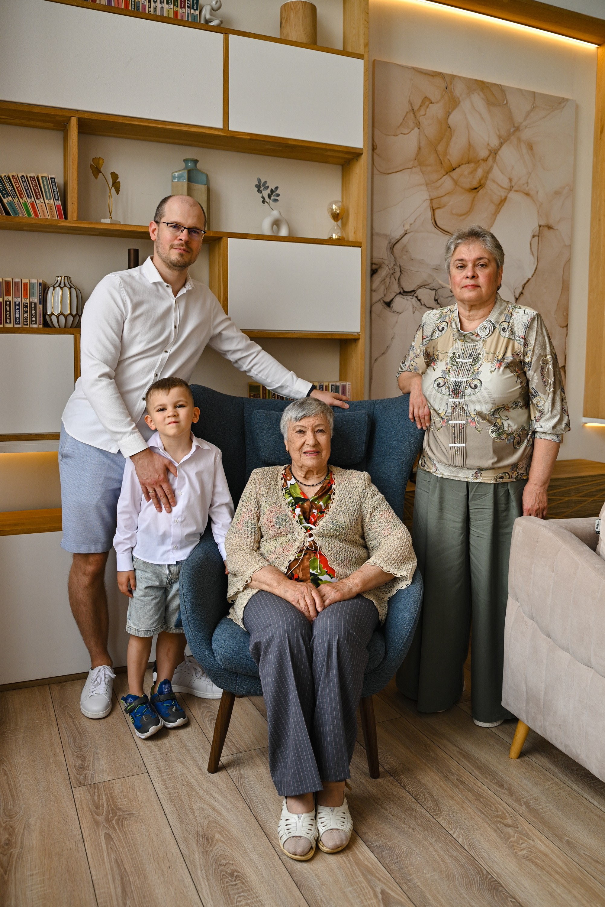 Счастливая большая семья. Компания и фотошкола по созданию контента в Москве