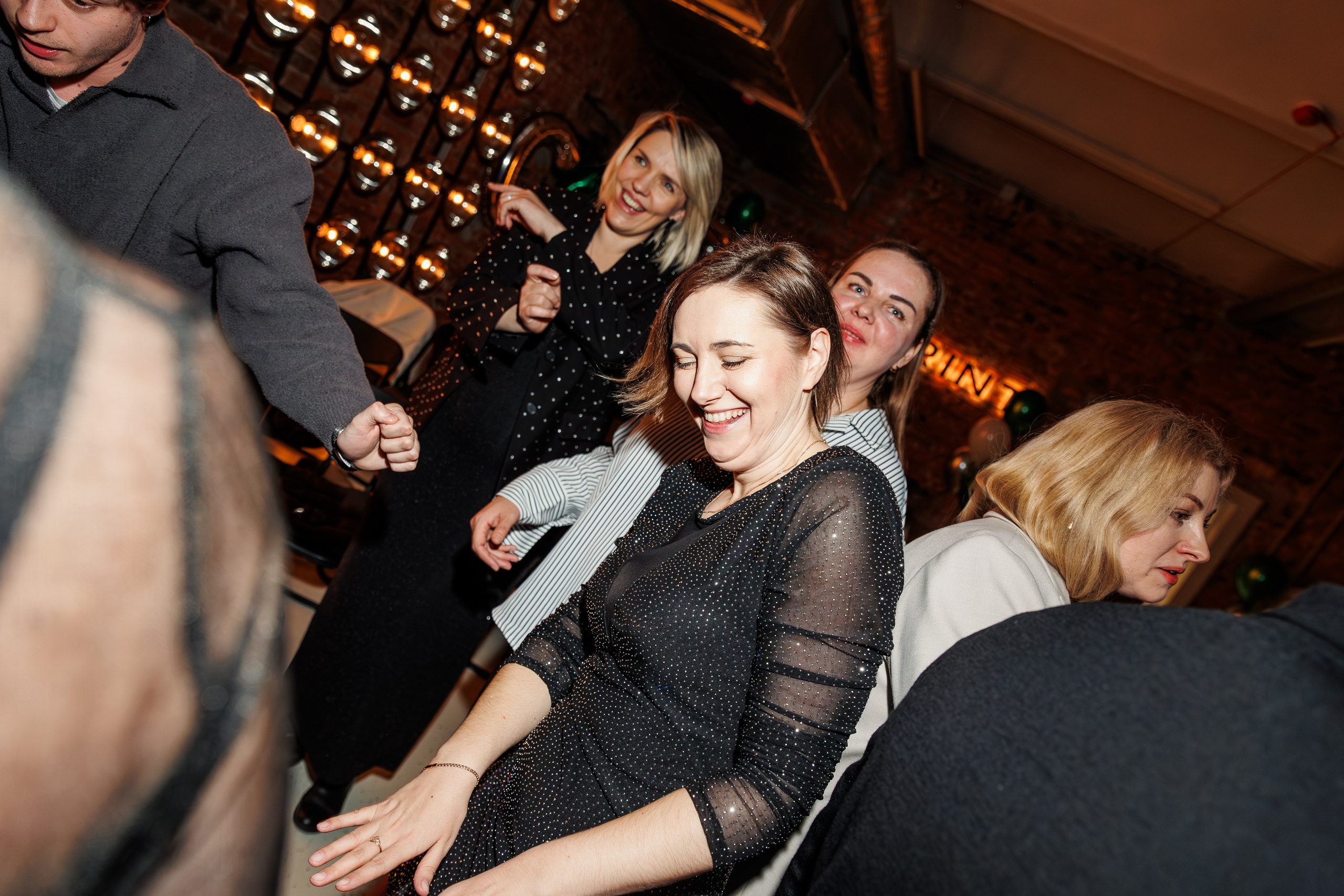 Новогодние корпоративы 2025. ILIAS BLACK — Фотограф свадеб и мероприятий в Минске и Беларуси