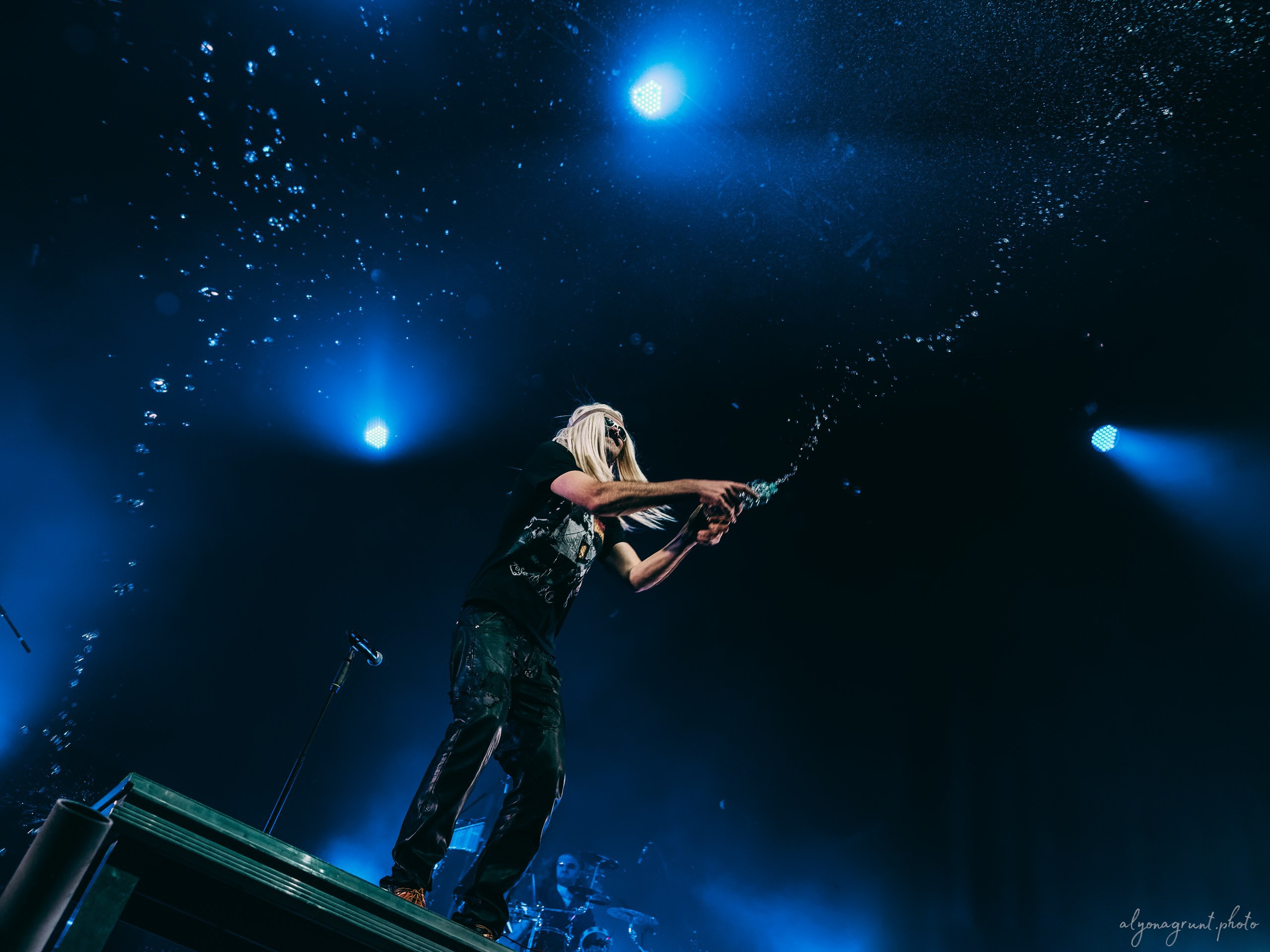 Багровый Фантомас, фоторепортаж, СПб, BASE, 14.12.2025. Алена Адрианова: фотограф в Санкт-Петербурге