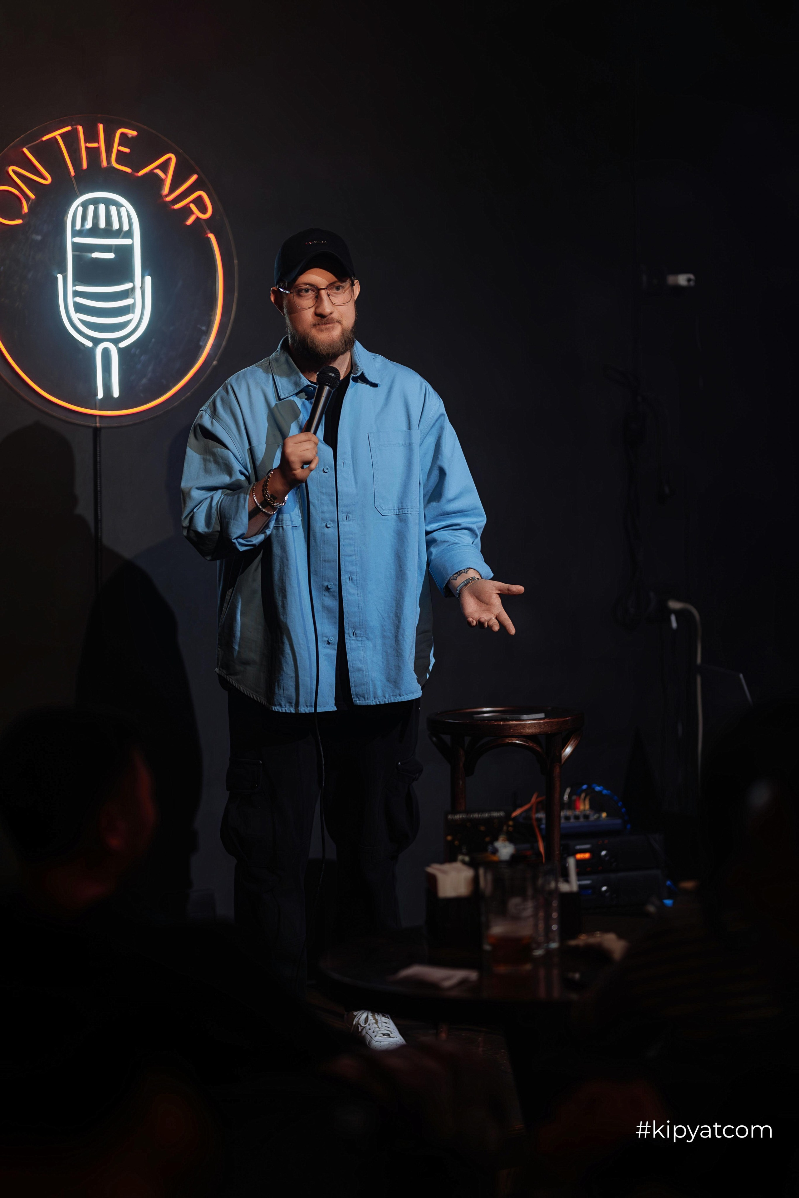 Сольный стендап концерт Александра Меркуль