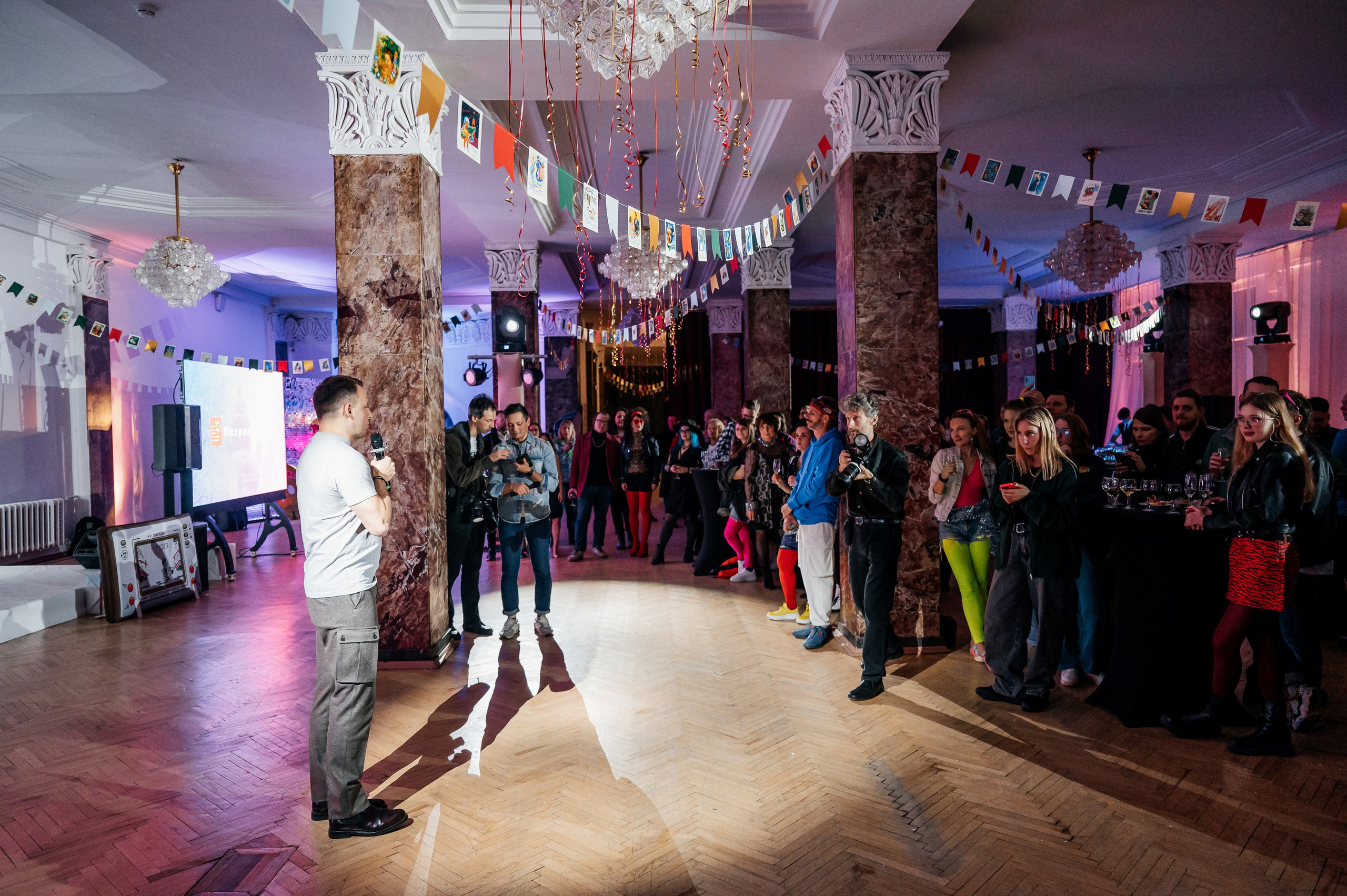 Корпоратив в стиле 90-х. Фотограф Дмитрий Сермяжко