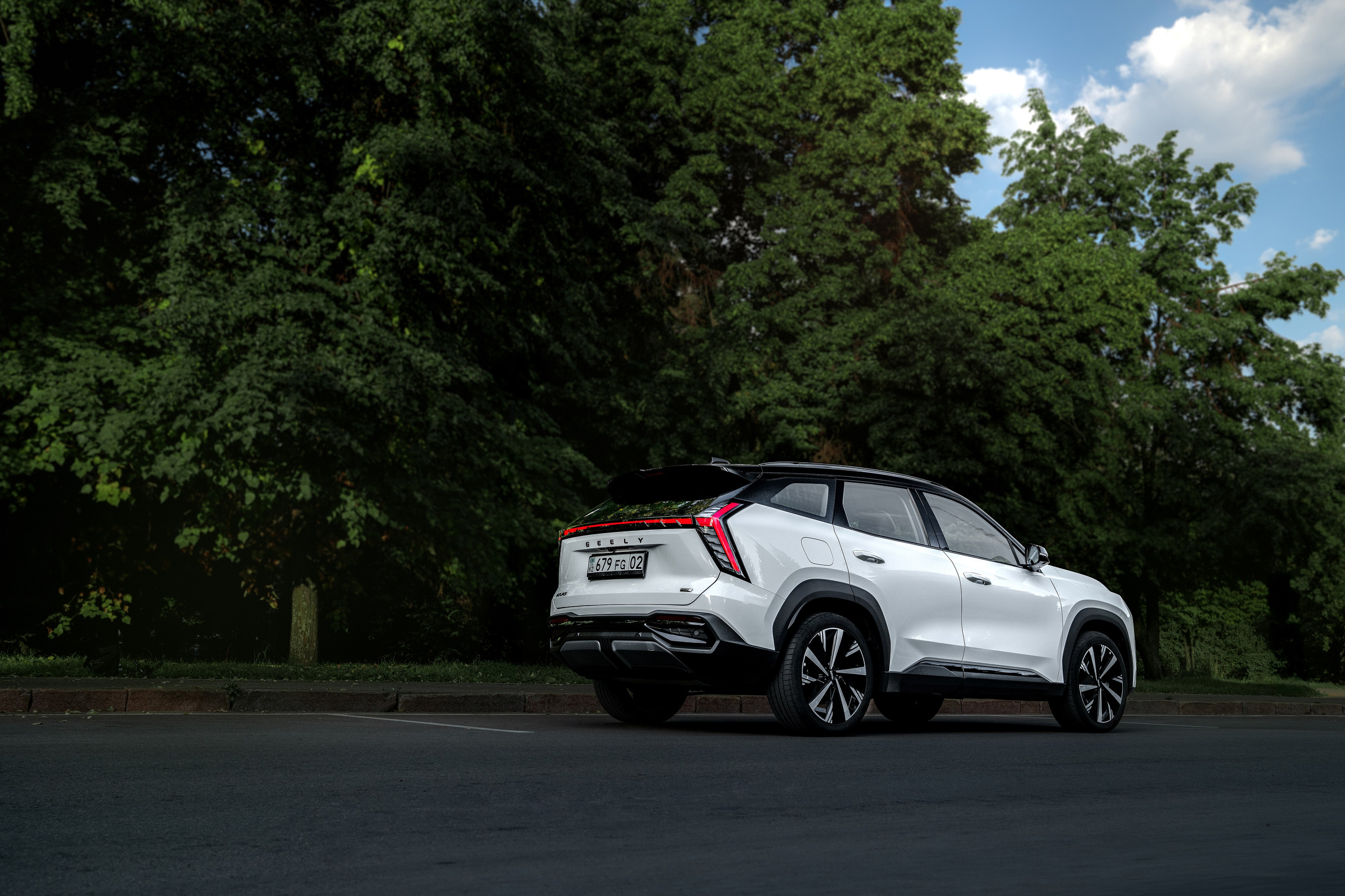 Geely Atlas 2025. Рекламный и портретный фотограф в Алматы, обучение для фотографов — Равиль Абушаев