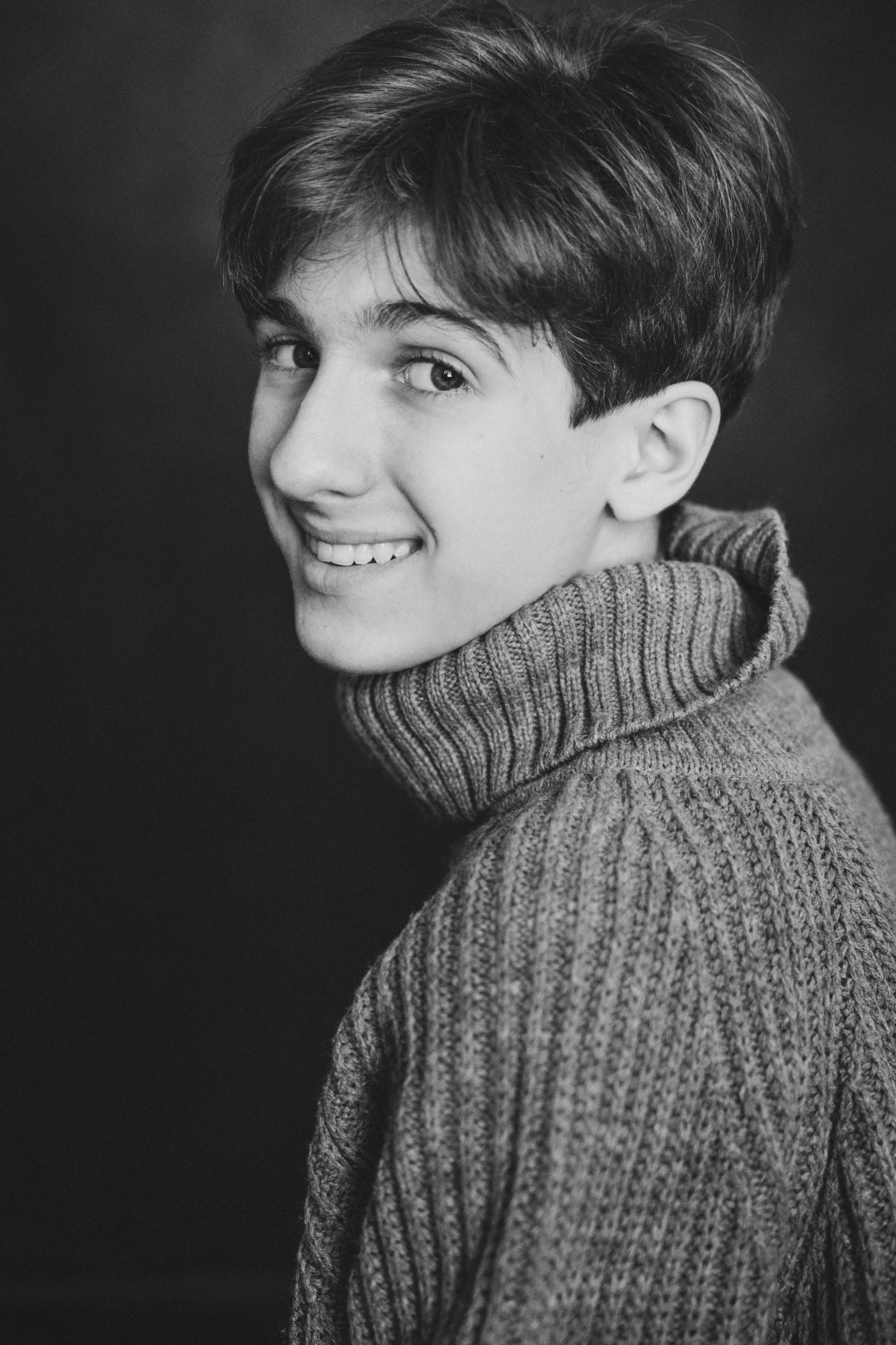 АРТЁМ. Я фотограф из Москвы к Вашим услугам