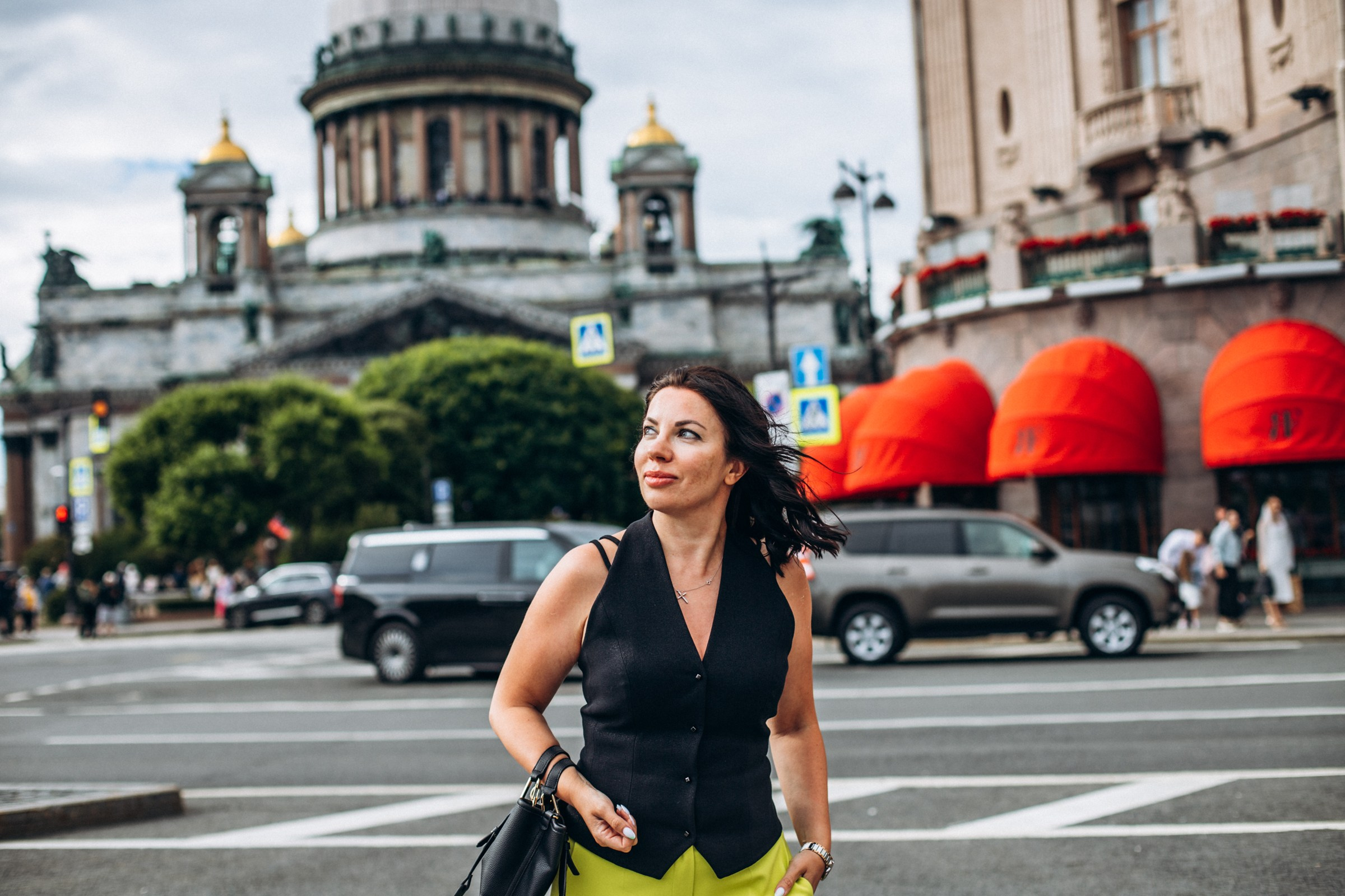 Ольга, Настя и Марина в июне. Фотопрогулка в Петербурге. Индивидуальный и семейный фотограф в Санкт-Петербурге