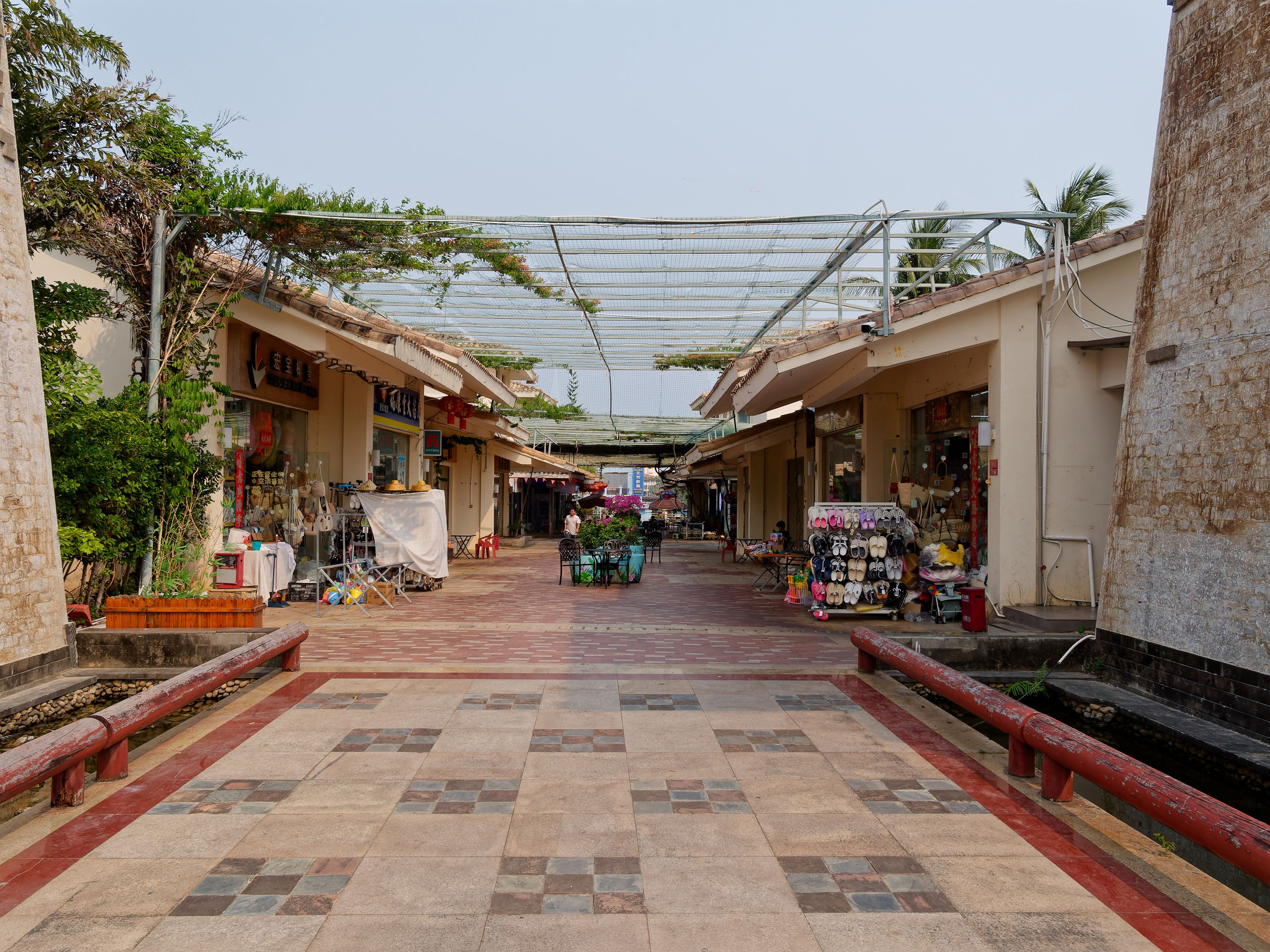 Хайнань 2026, улицы Ялунвань и Саньи. Фотопрогулки по Миру