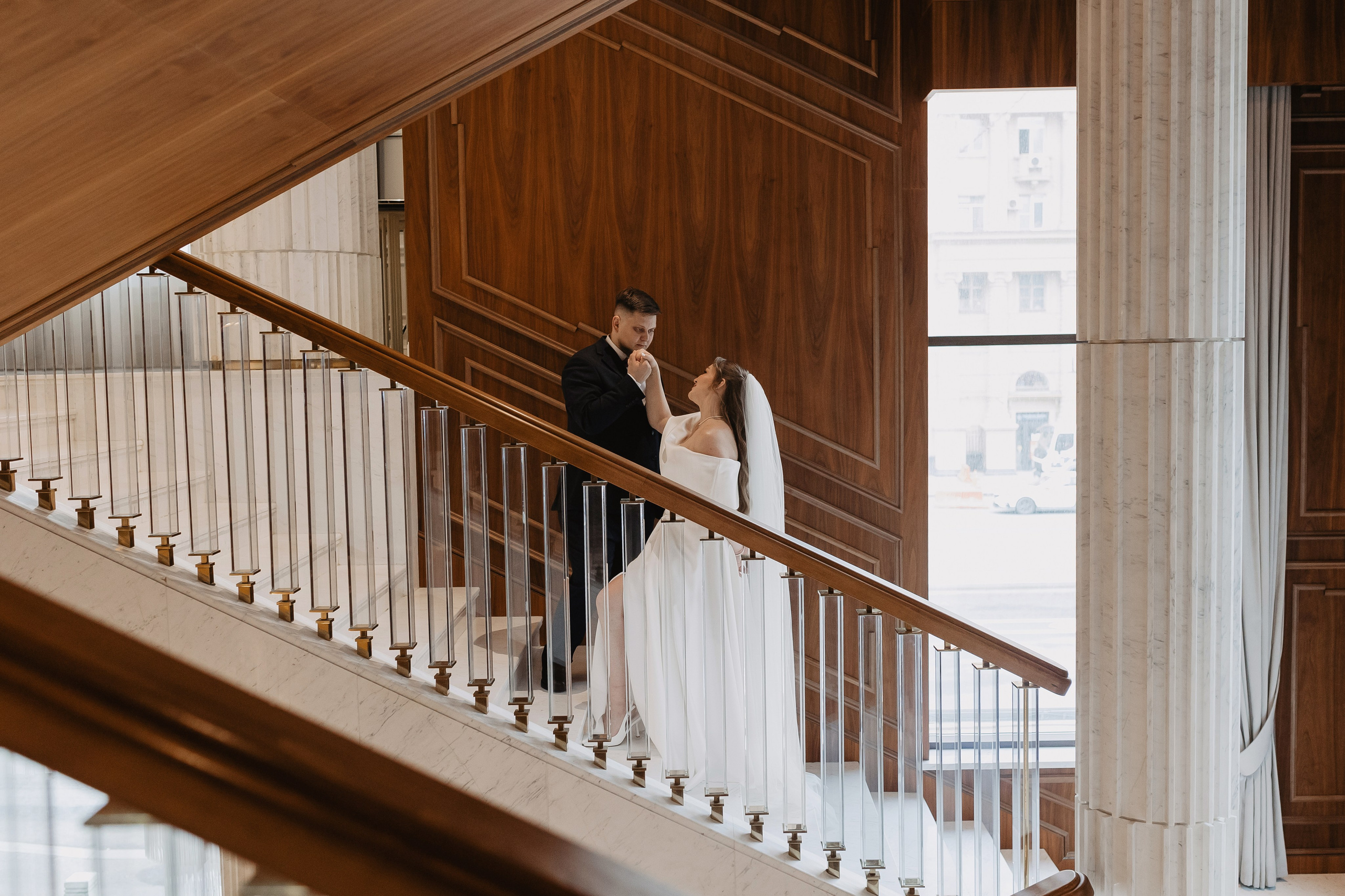 Свадебная фотосессия в отеле Marriott imperial plaza в Москве. Свадебный фотограф в Москве Дарья Олендарёва