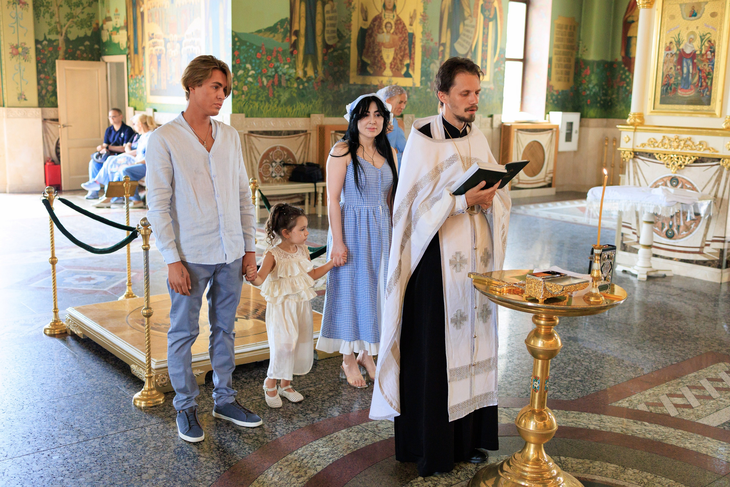 Фотосъёмка таинства крещения и крестин в городах Я фотограф снимающий венчания в городах Минеральные Воды, Пятигорск, Кисловодск, Ессентуки,. Репортажный и свадебный фотограф Пятигорск и КМВ