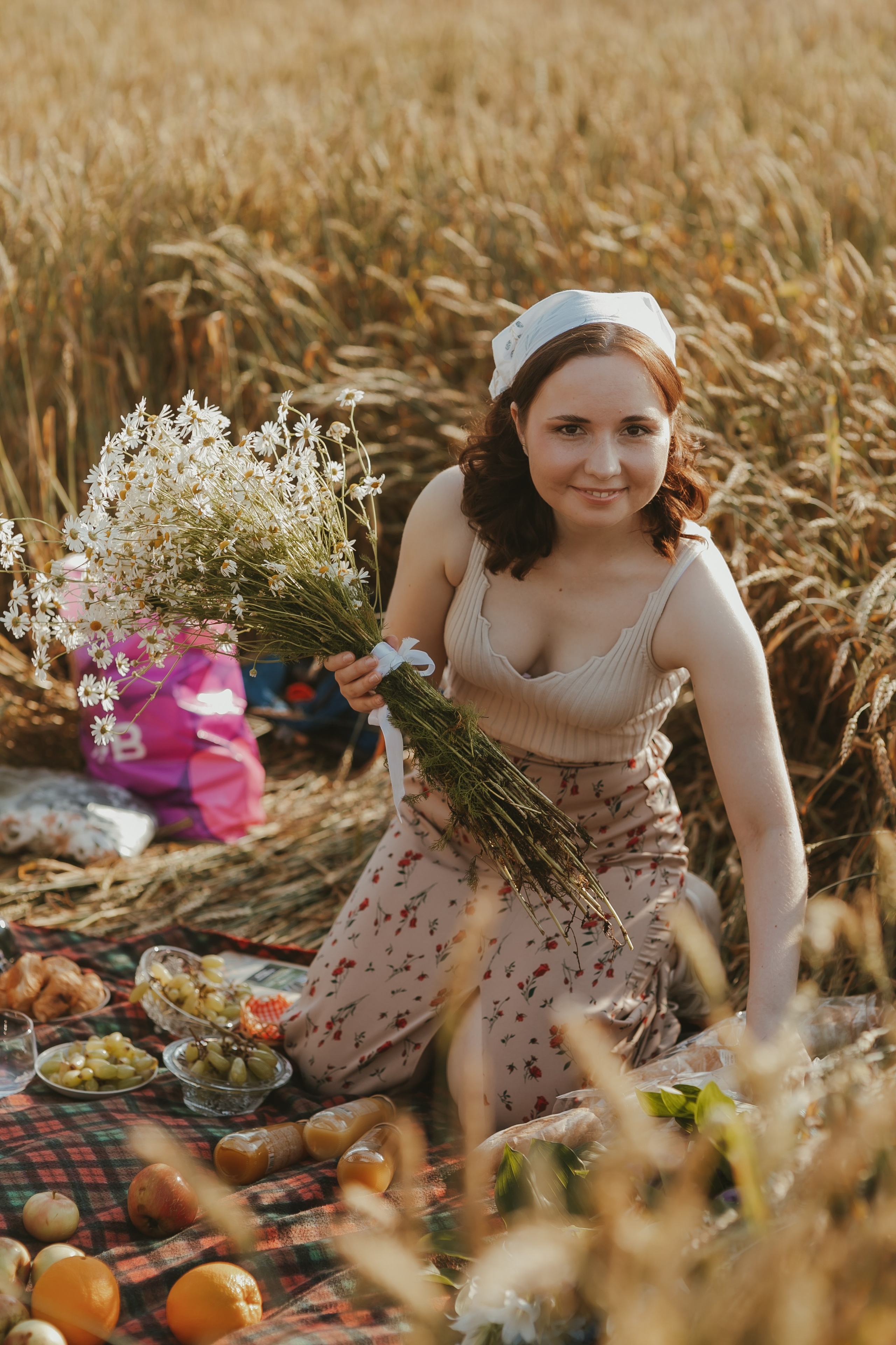 Фотосессия девушек подружек в поле. Свадебный и репортажный фотограф в Ярославле и Санкт-Петербурге Роман Микрюков