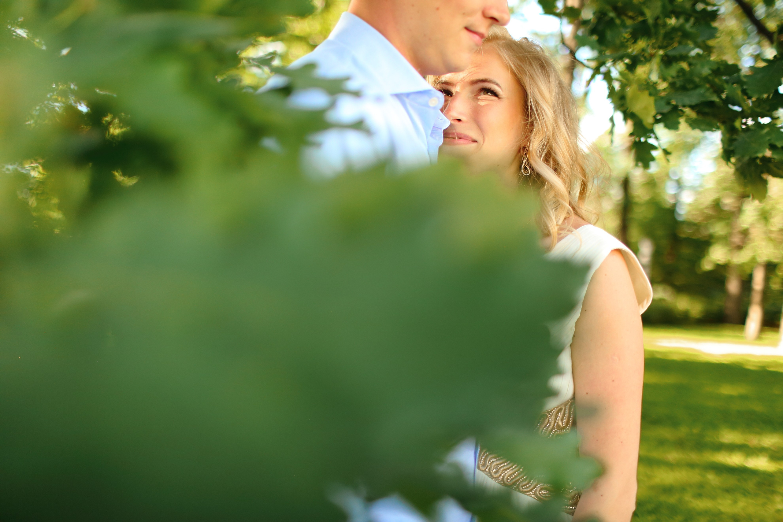 Свадебная фотосессия в парке. Свадебный и репортажный фотограф в Ярославле и Санкт-Петербурге Роман Микрюков