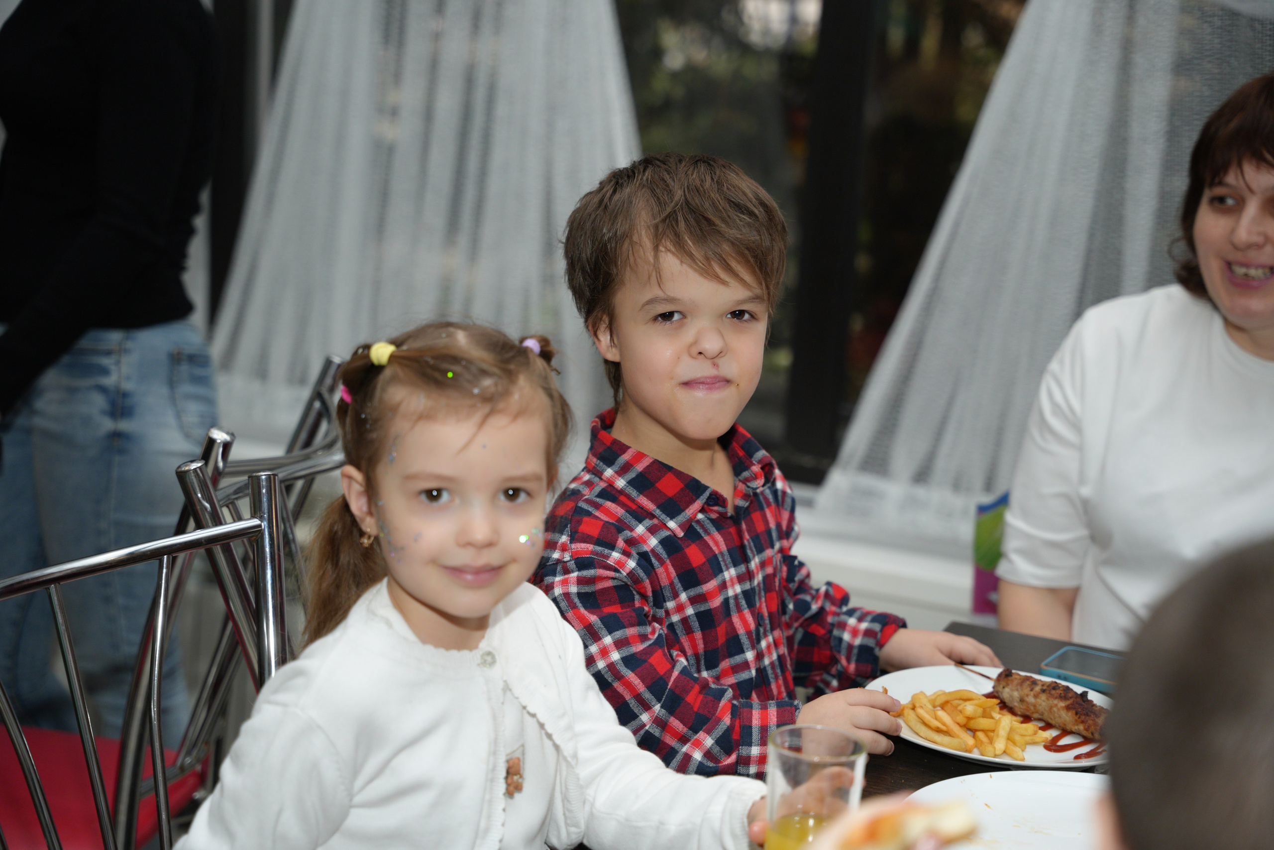 Социально —благотворительная акция «Ты в этом мире не один», посвященная Международному дню инвалидов. ВЫПУСКНЫЕ АЛЬБОМЫ, Школьный фотограф, семейный и свадебный в Саратове и области Ольга Плаксина