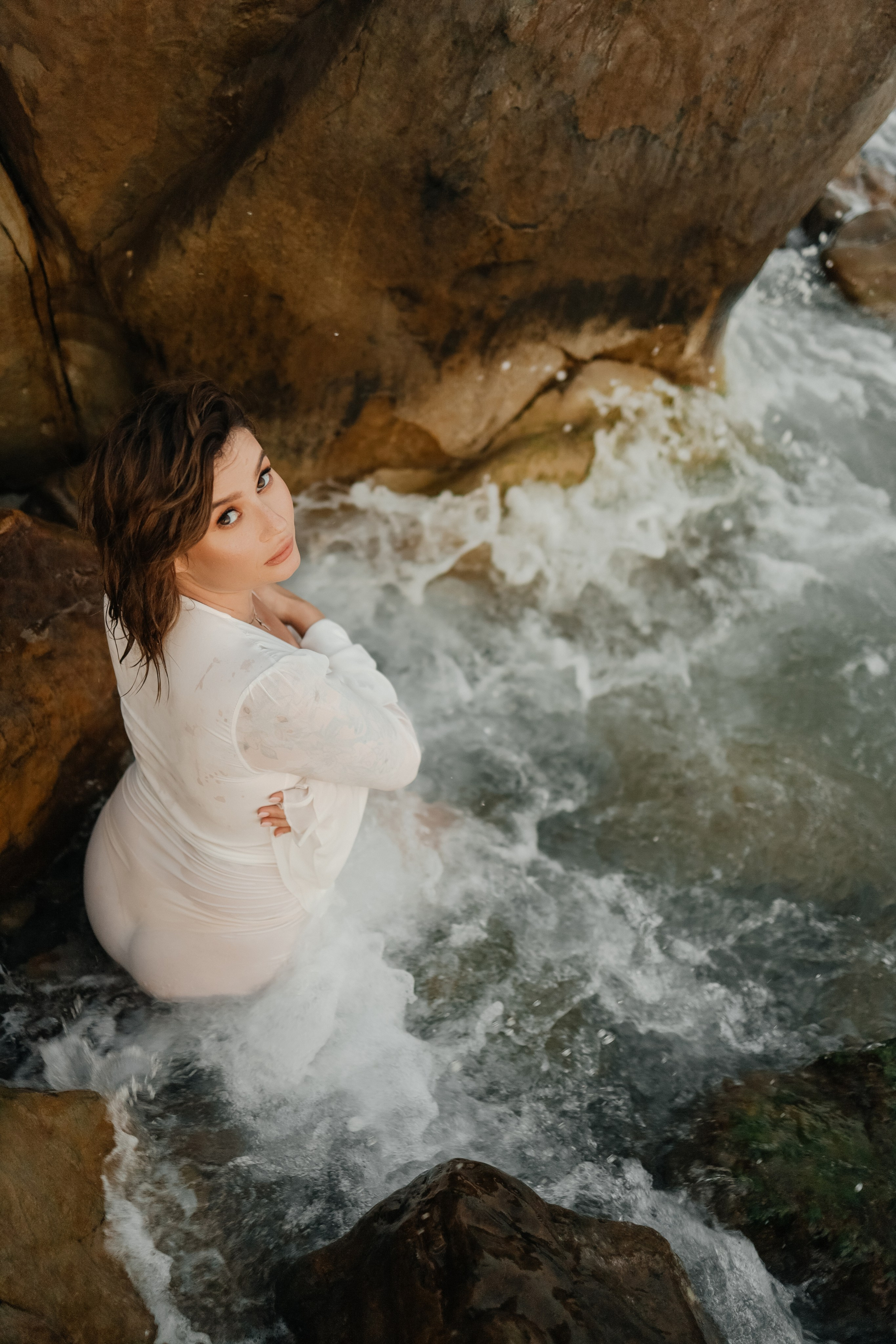 История любви на живописных скалах. Семейный и портретный фотограф в Геленджике Любовь Бодрова