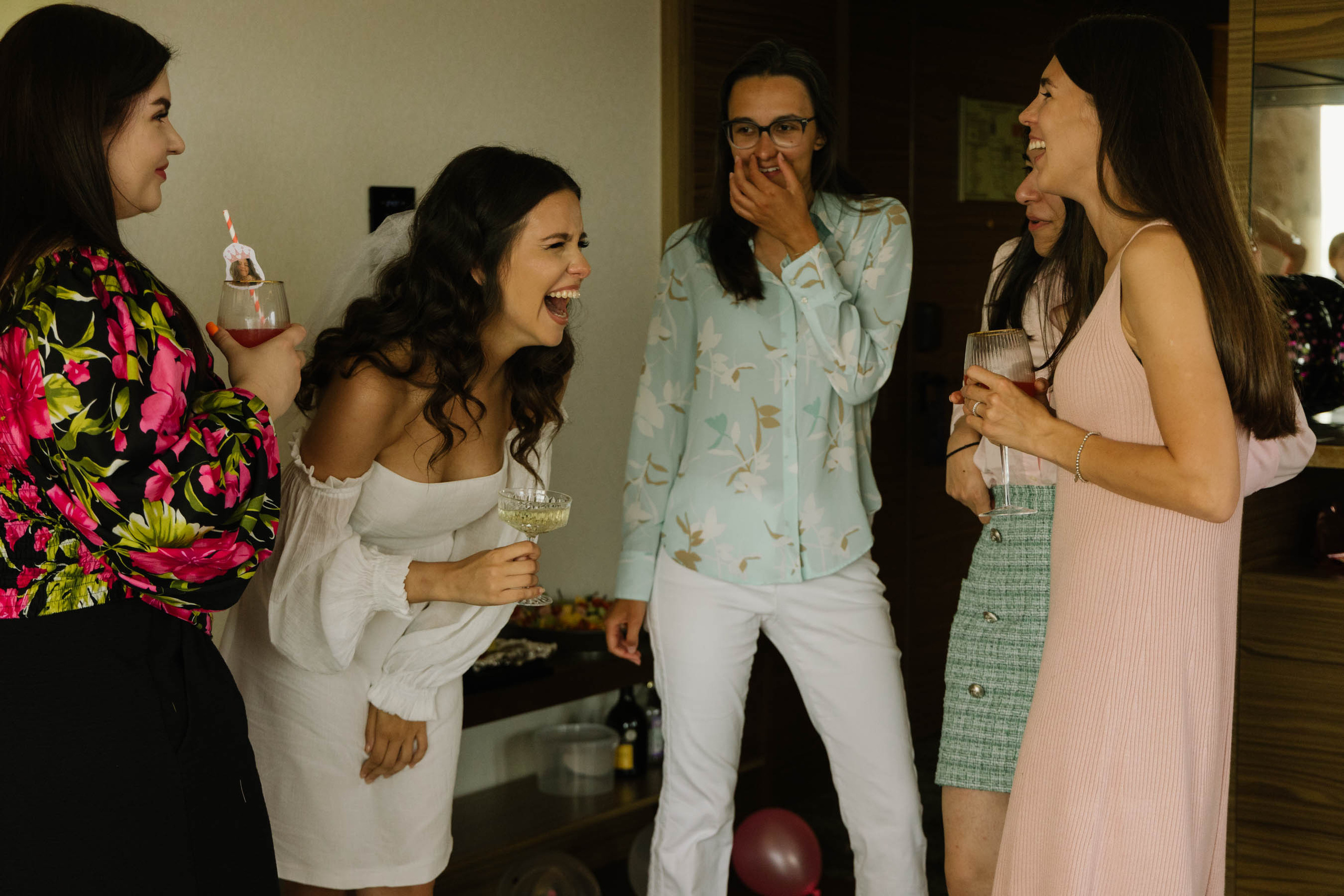 Девичник в отеле. Портретный и репортажный фотограф в Москве Олеся Лисарк