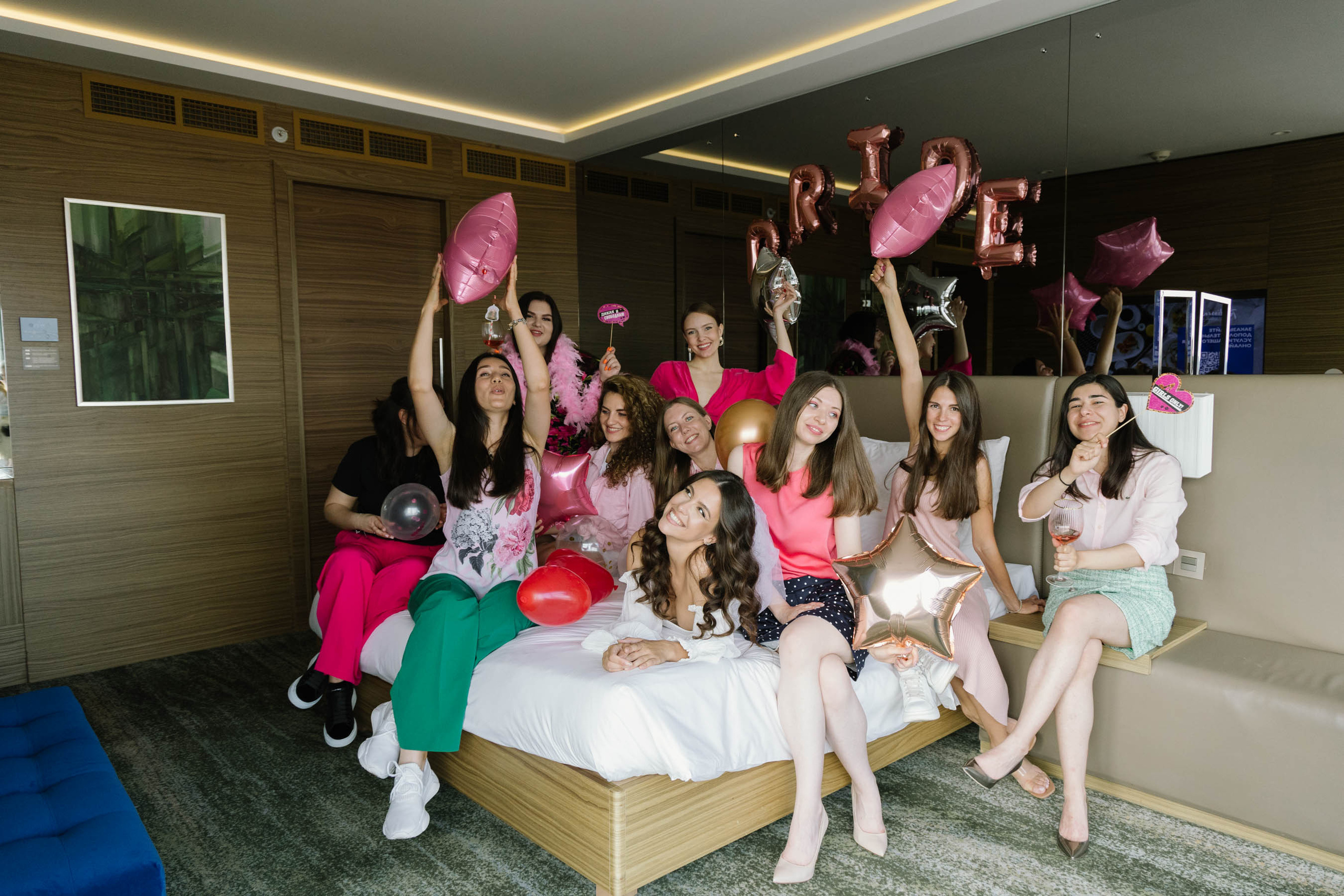 Девичник в отеле. Портретный и репортажный фотограф в Москве Олеся Лисарк