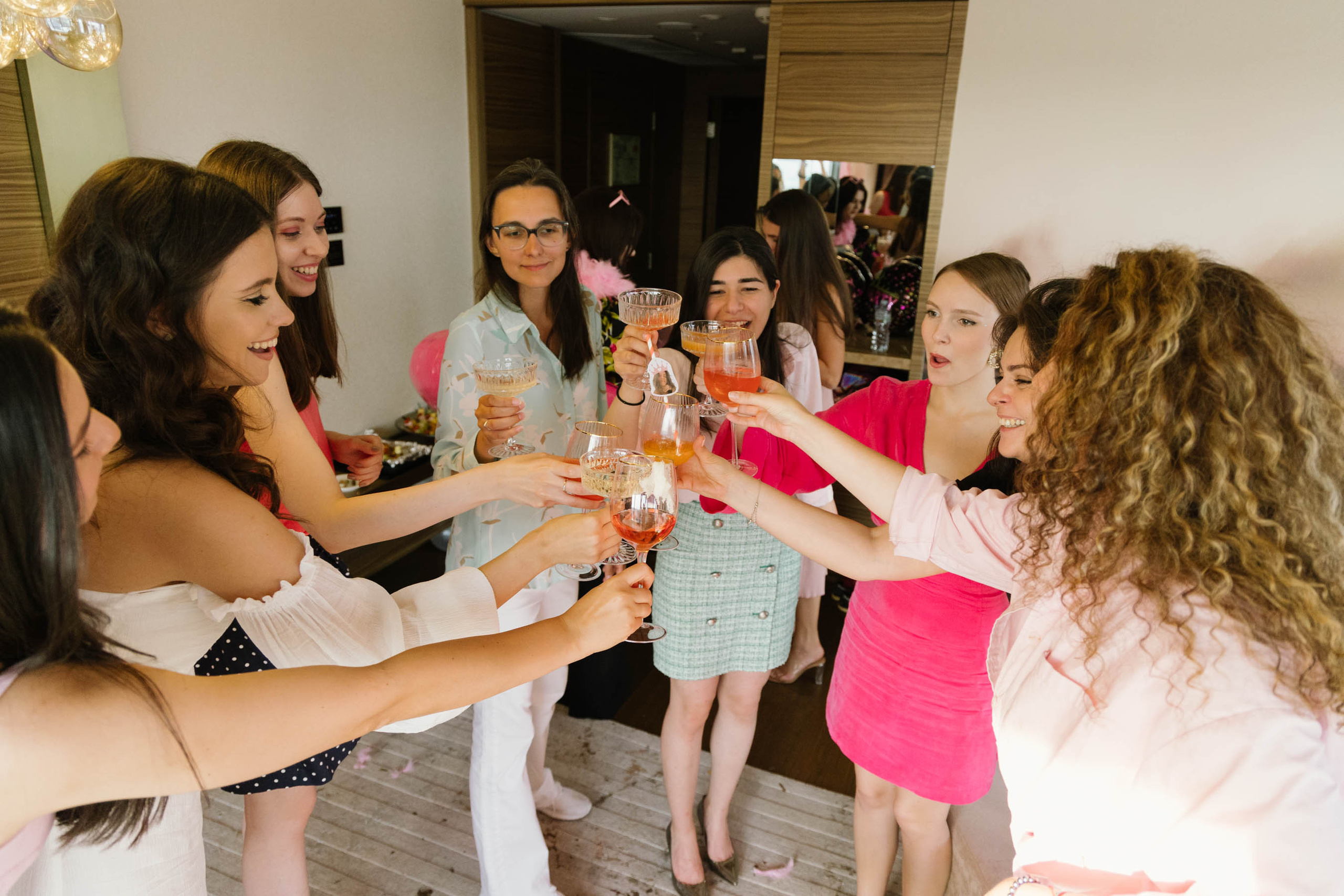 Девичник в отеле. Портретный и репортажный фотограф в Москве Олеся Лисарк